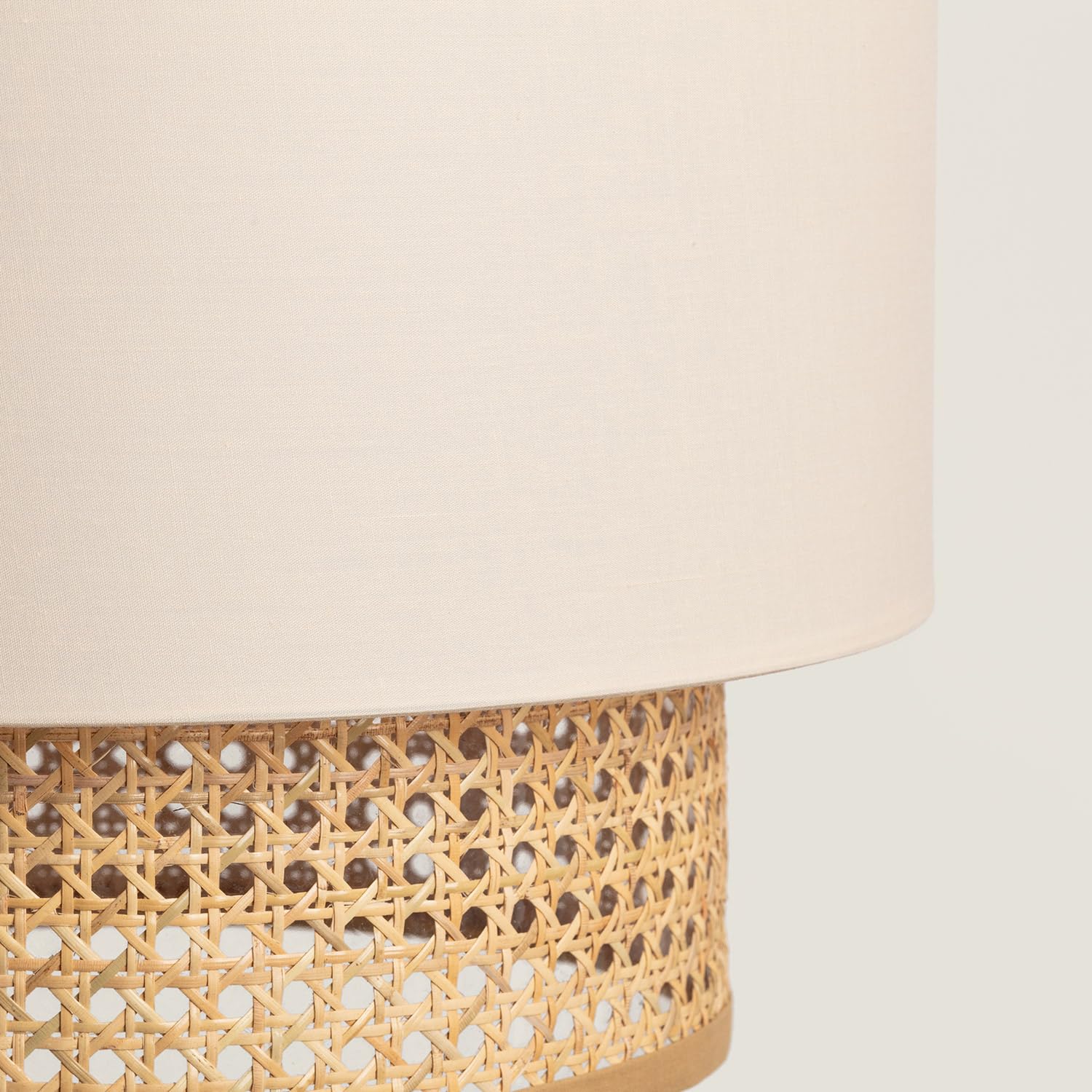LEDKIA Lampada Sospensione Rattan e Tessuto Amaia Beige | Design Elegante e Versatile | Ideale per Ambienti Rustici o Contemporanei | Facile Installazione
