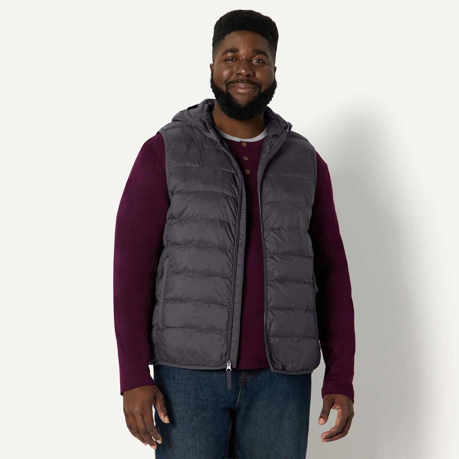 Amazon Essentials Men's Regular-Fit Lightweight Water-Resistant Hooded Puffer Vest - Image 6