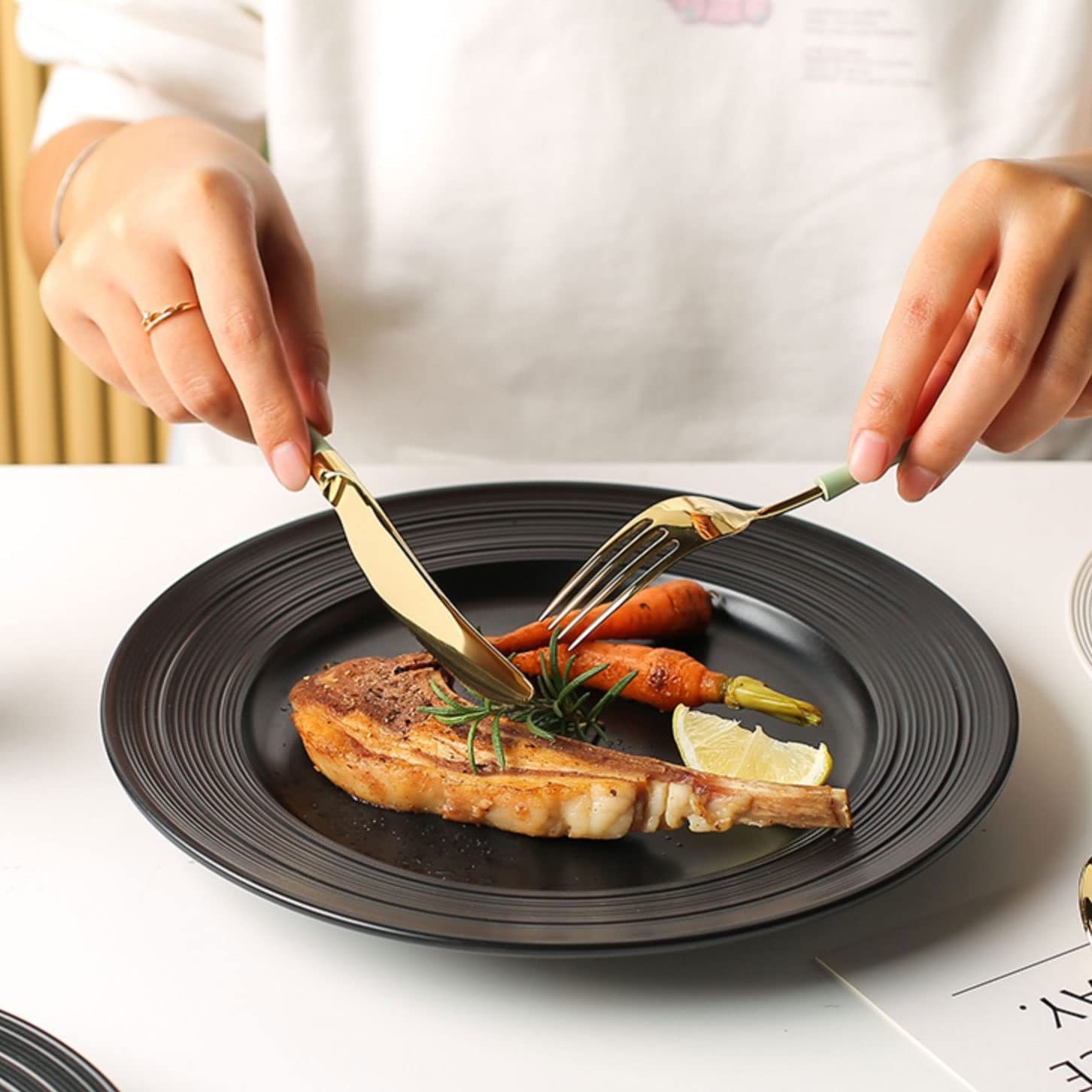 Cucchiaini Stoviglie in stile occidentale in acciaio inossidabile 304 Utensili da bistecca Coltelli Forchette e cucchiai Set tre pezzi Cucchiai pasto di alta qualità per Ristorante