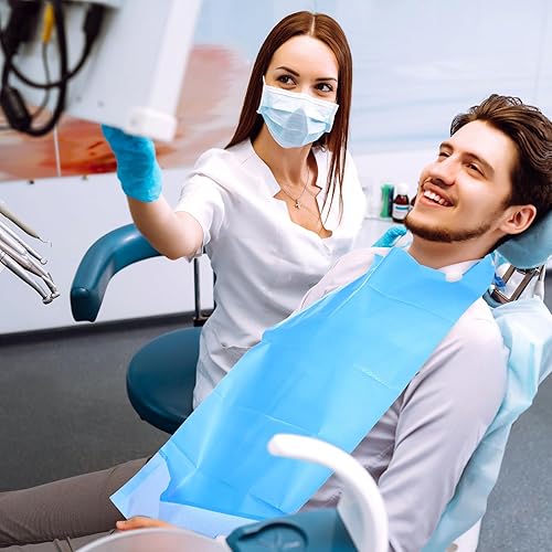 Miniatura 5 de Baberos desechables para adultos con recogedor de migas de 14.1 x 23.6 pulgadas, baberos para ancianos que comen un solo uso, protectores de ropa de