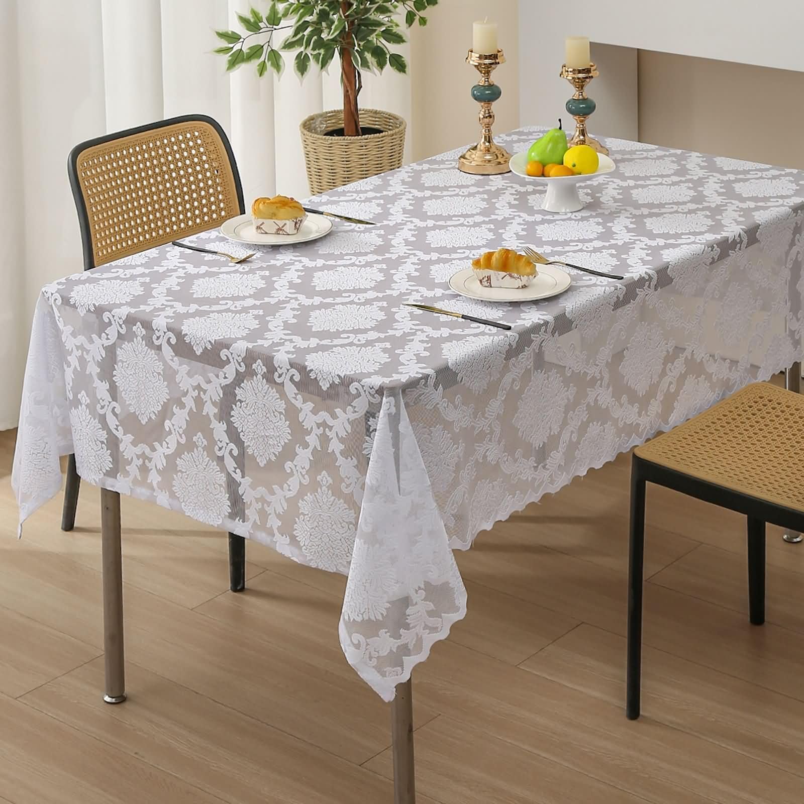 Nappe anti tache 140x260 cm avec broderie florale vintage