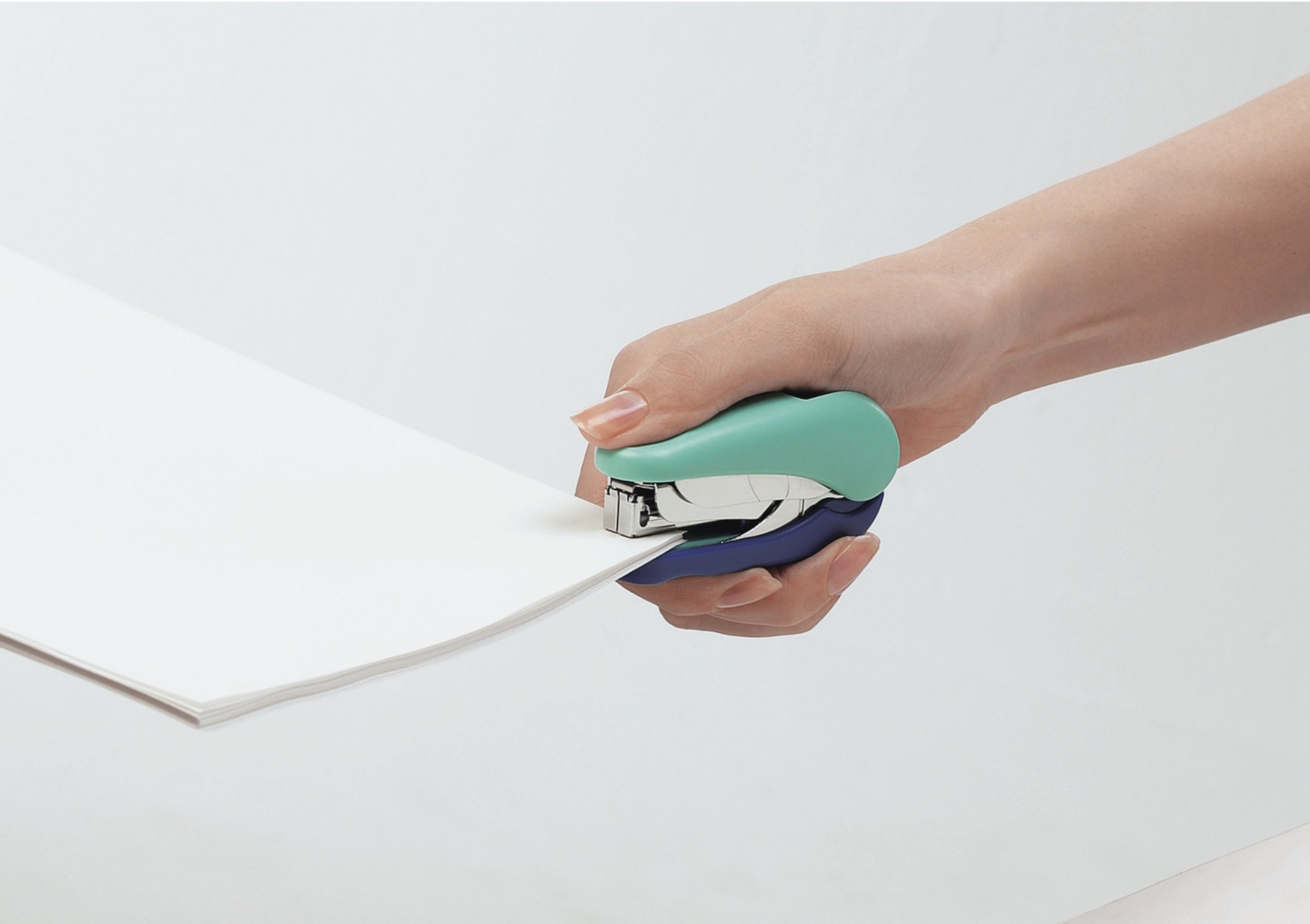 Cucitrice Mini Japan ST-010V - Fino A 20 Fogli, Meccanismo Facilitato - Blu Con Punti N.10 - Foto 6