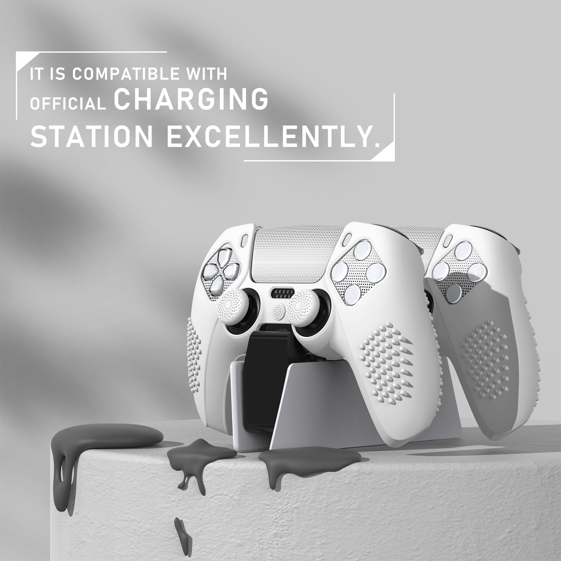 PlayVital 2 Piezas Funda de Silicona Actualizada para ps5 Mando - Carcasa Ergonómica con Tapas de Joysitck & Pegatinas, Cubierta Protectora Compatible con Base de Carga Oficial (3D Tachonado-Blanco)