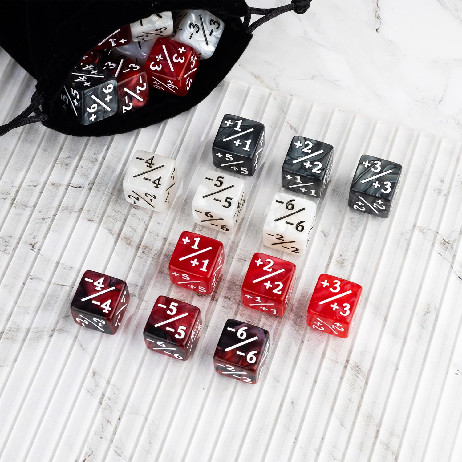 Lot 48 Dés Compteurs MTG - Magic The Gathering - Marbre Vert, Noir, Blanc - Sac Velours Inclus