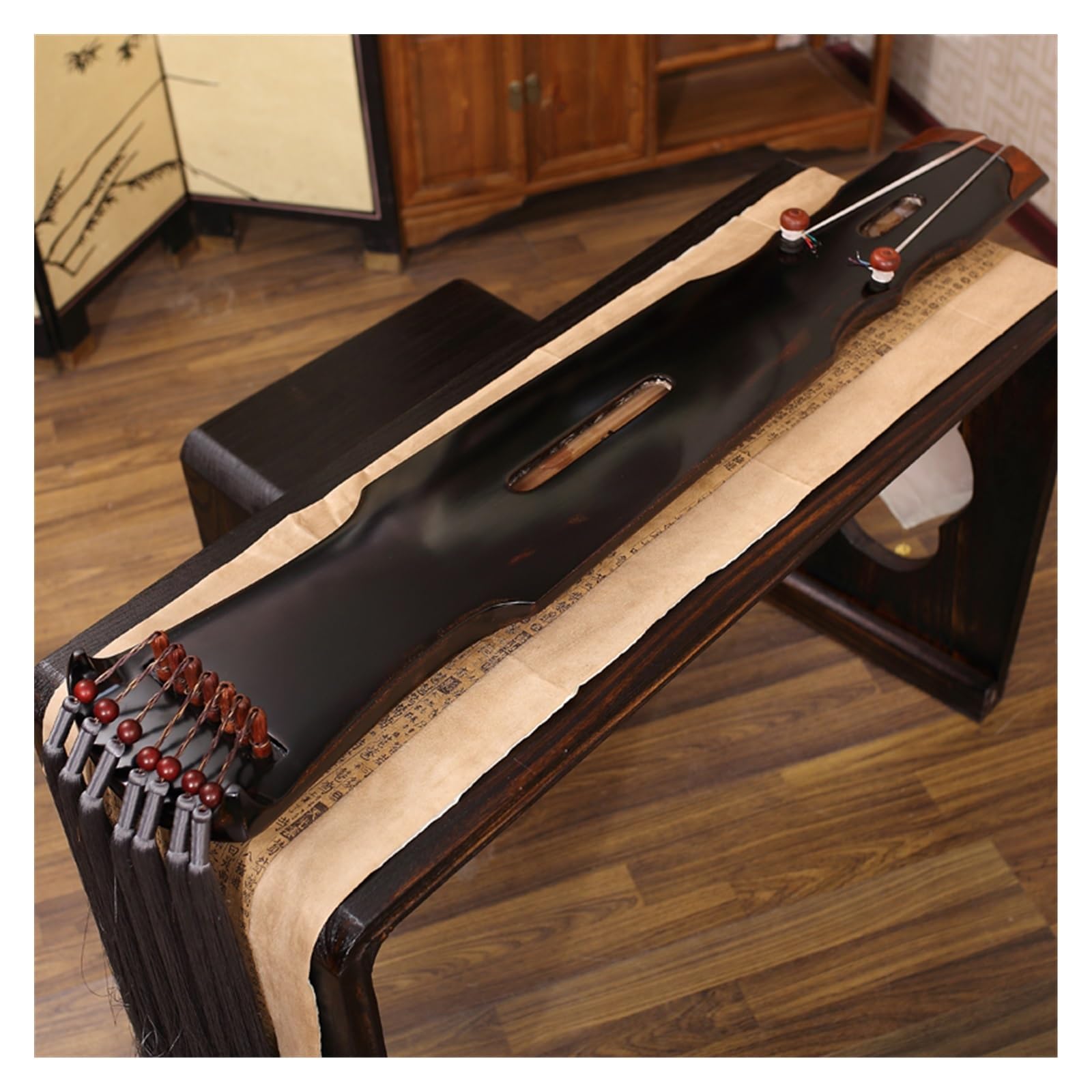 Guqin Rodzaj Cytry To Instrument Muzyczny Wykonany Z Drewna Cedrowego I Lakierowany Palisandrem Tradycyjny Guqin