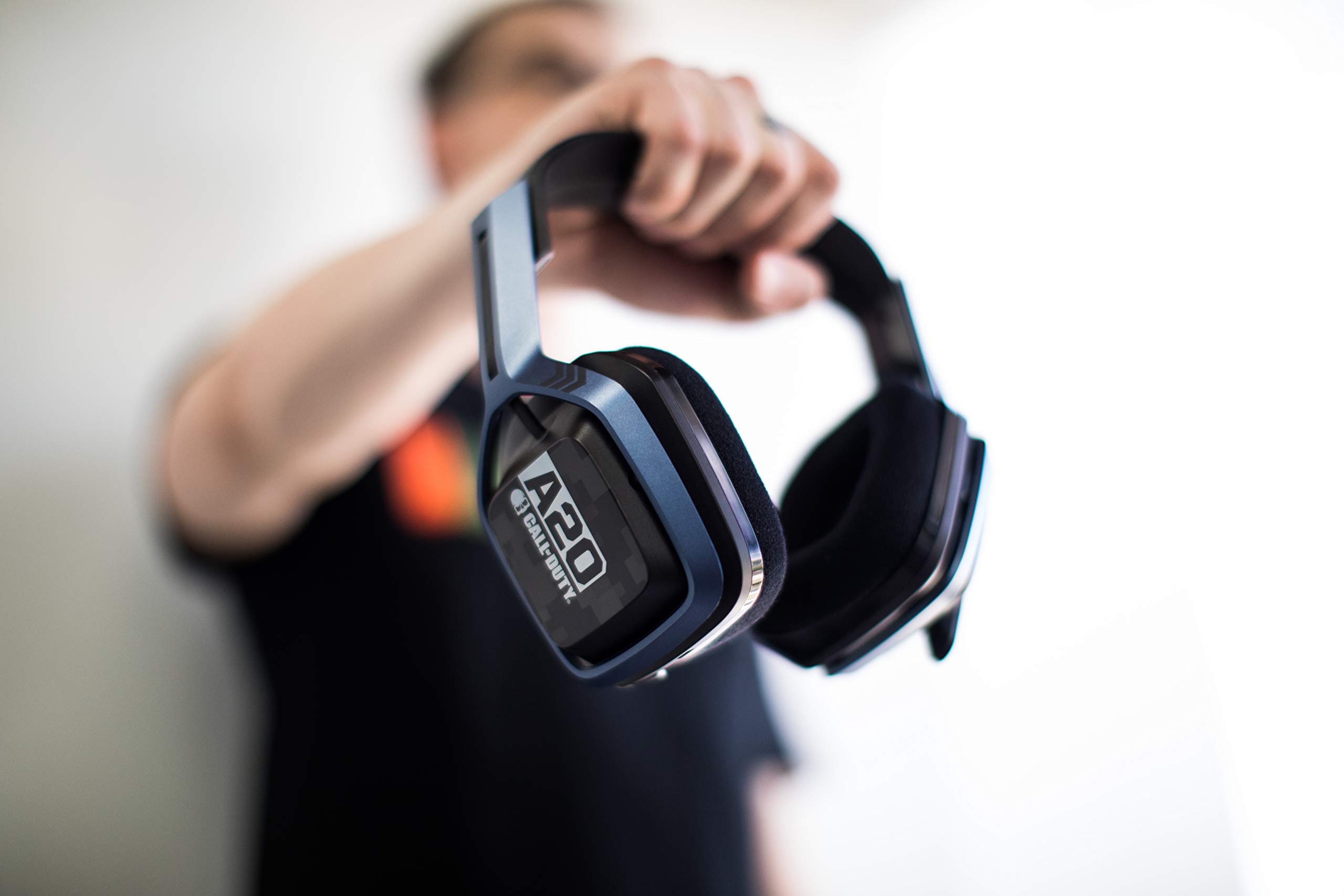 ASTRO Gaming A20 Casque Gamer Edition Call of Duty, ASTRO Audio, Dolby ATMOS, Longevité Batterie +15 hrs, Résitant, Connexion sans Fil 5,8 GHz, Compatible avec PS5, PS4, PC, Mac, Switch - Noir/Bleu