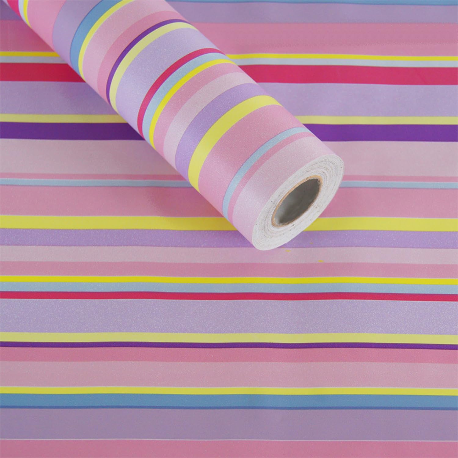 Papier peint autocollant à rayures colorées : masquez les défauts de vos tiroirs