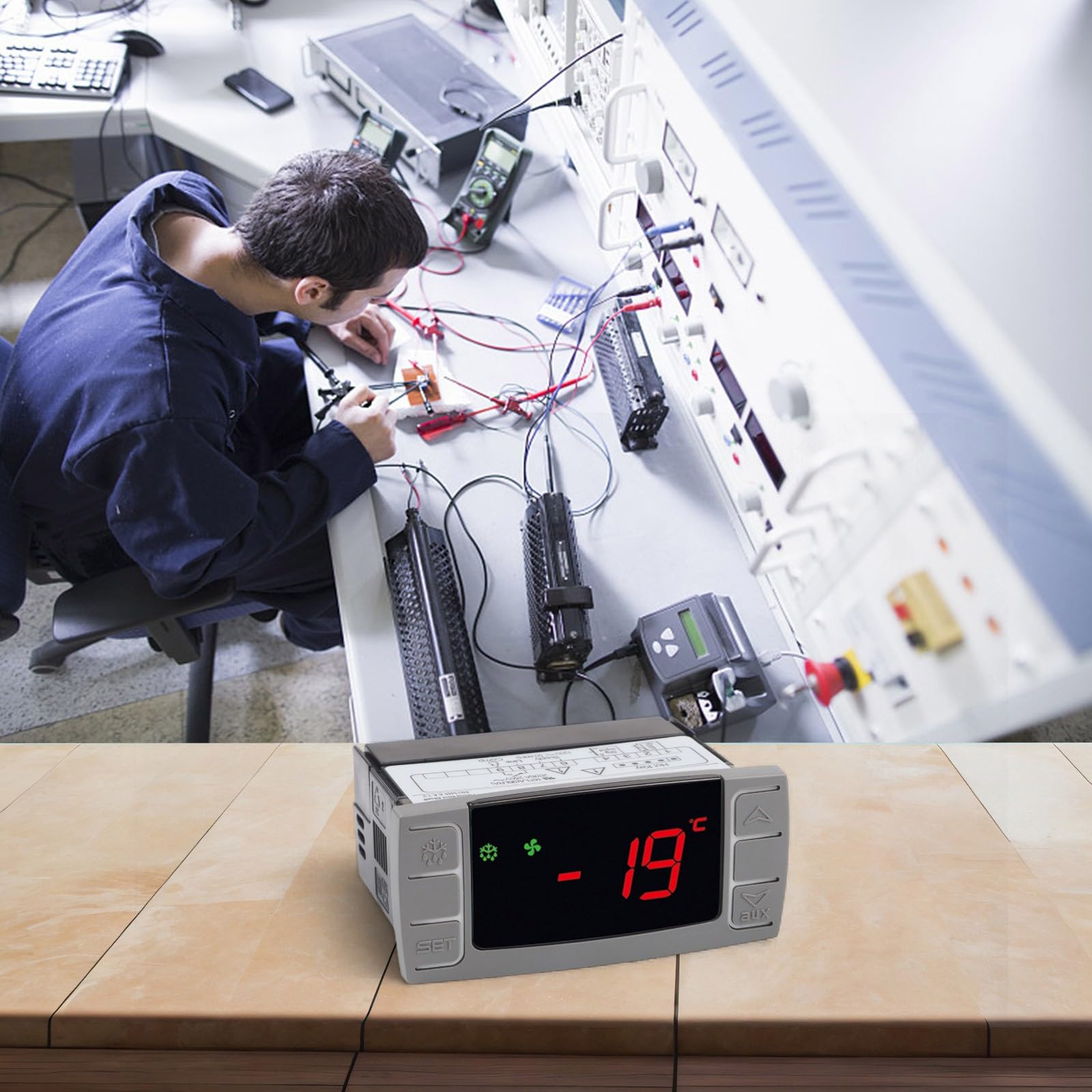 XR02CX-4N1F1 Regolatore di temperatura digitale, regolatore termostato intelligente con allarme e ripristino automatico, gamma da -40 a 99 °C, installazione integrata per frigorifero vetrina