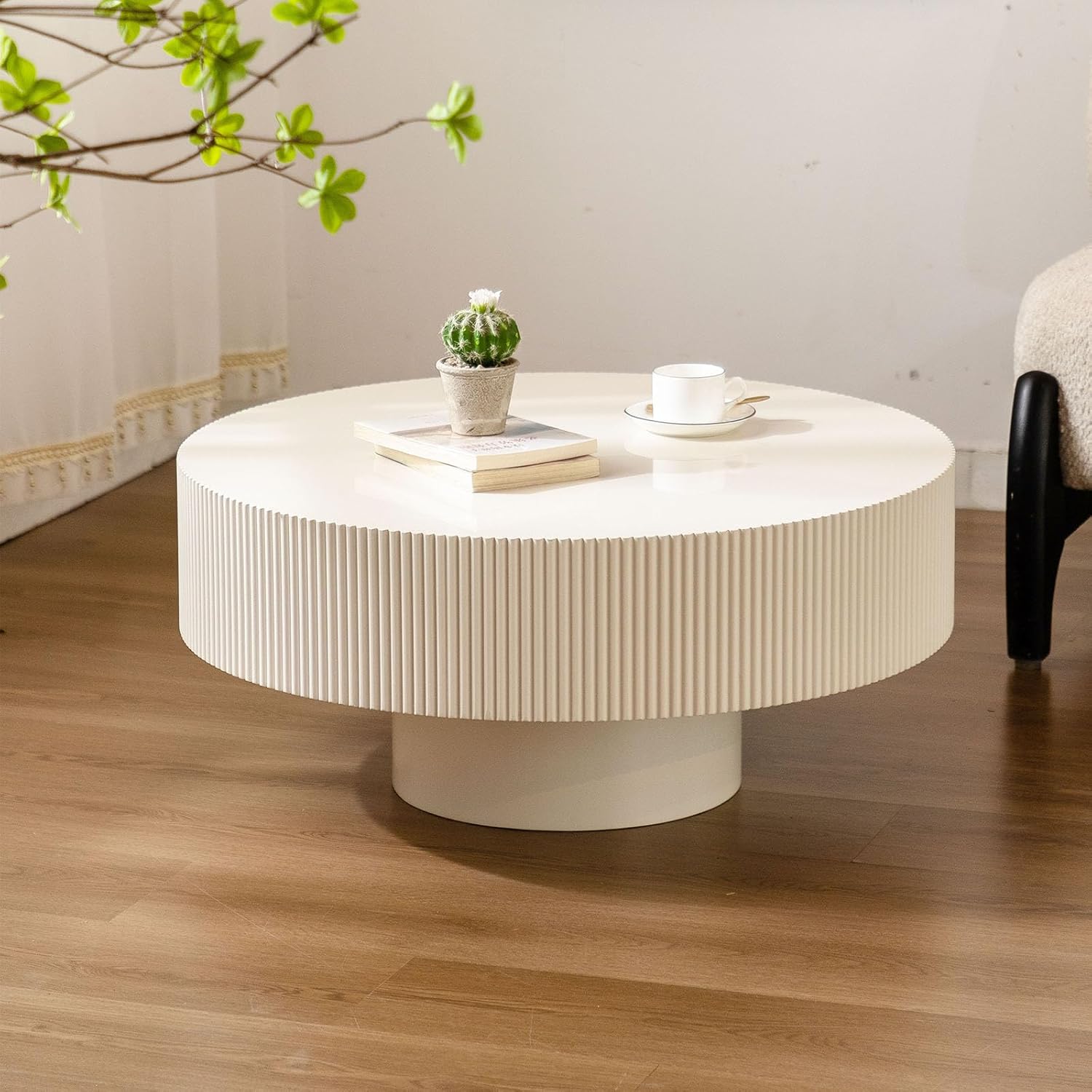 JHKZUDG Modern Wood Coffee Table Handcrafted Fluted Drum Coffee Tables Wooden Round Center Table with Sturdy Pedestal for Living Room Apartment,White Thick