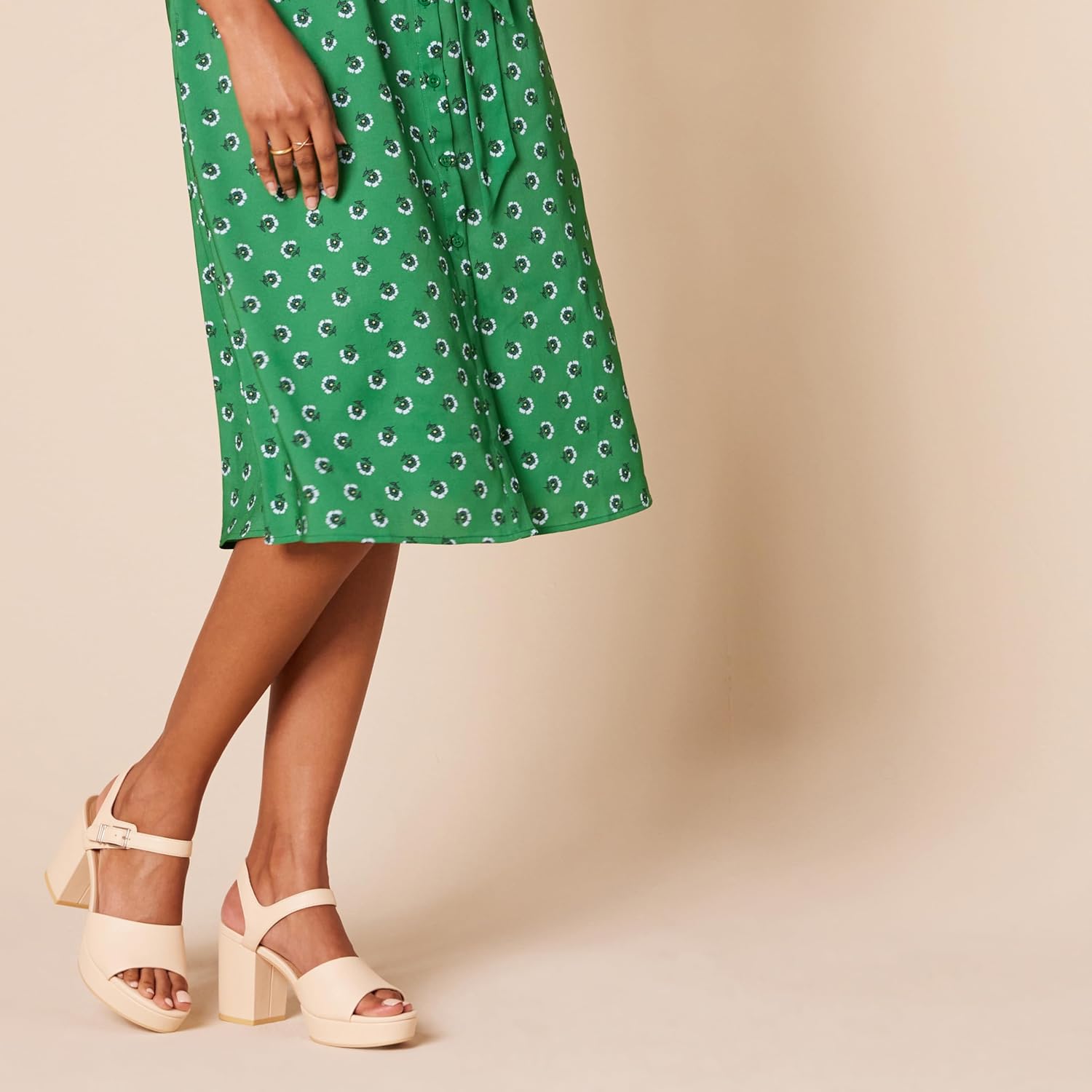 Amazon Essentials Women's Platform Heel Sandal - Image 2