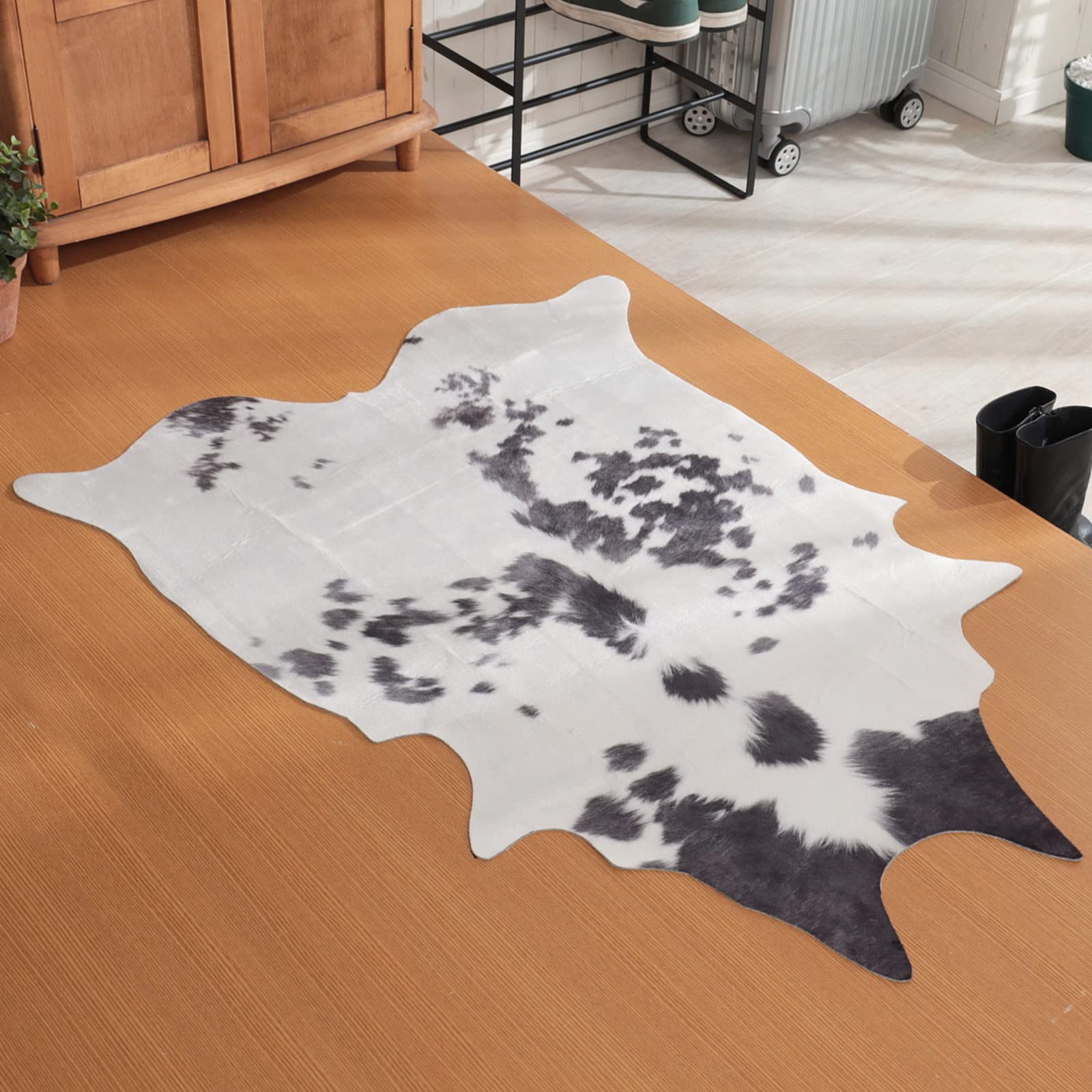 レザーカウハイドラグかーぺット サイズ:255cm x 190cm 牛の毛皮 Amazon |