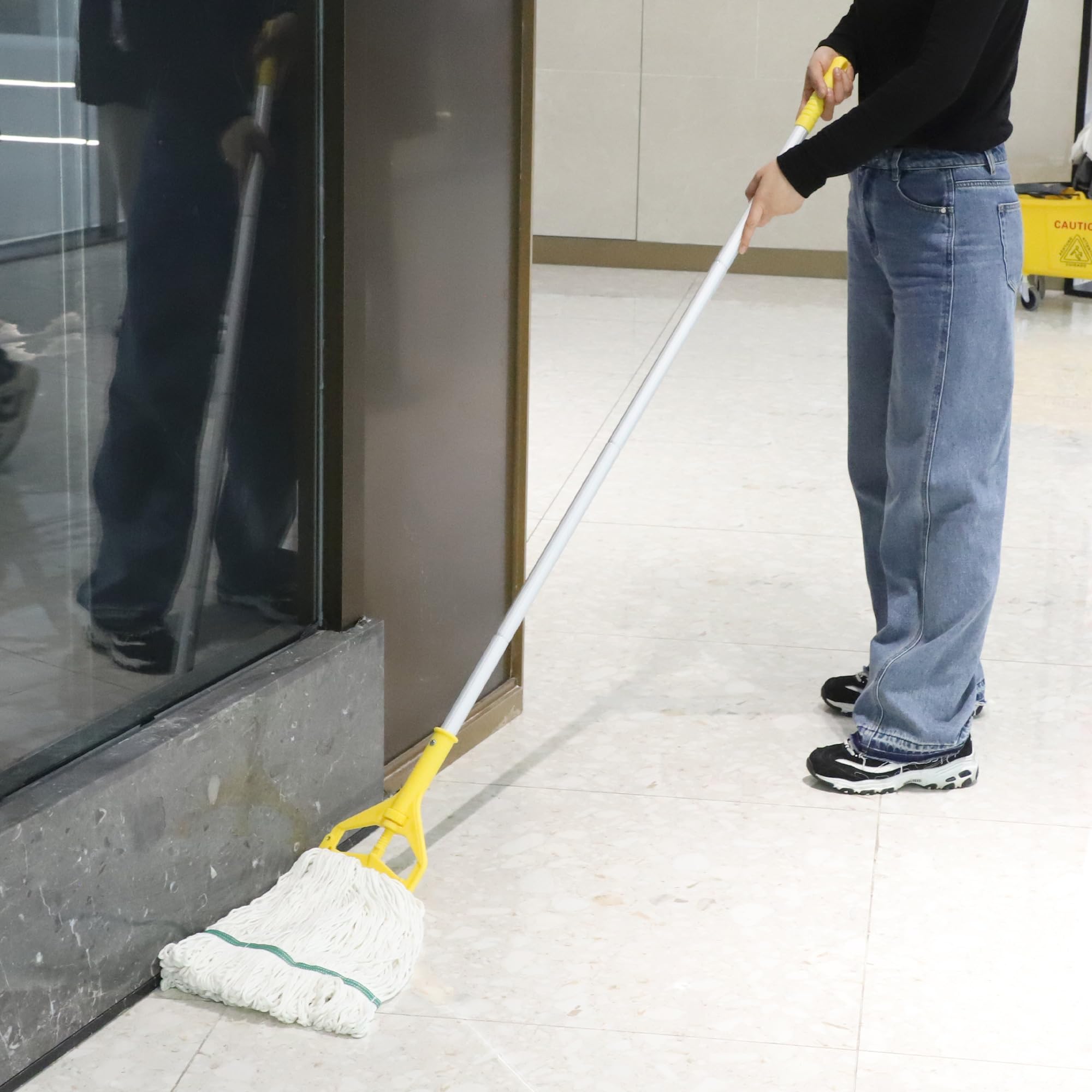 Midoneat Cubo de fregona comercial con escurridor lateral sobre ruedas | 35 cuartos de galón, amarillo, incluyendo una fregona comercial