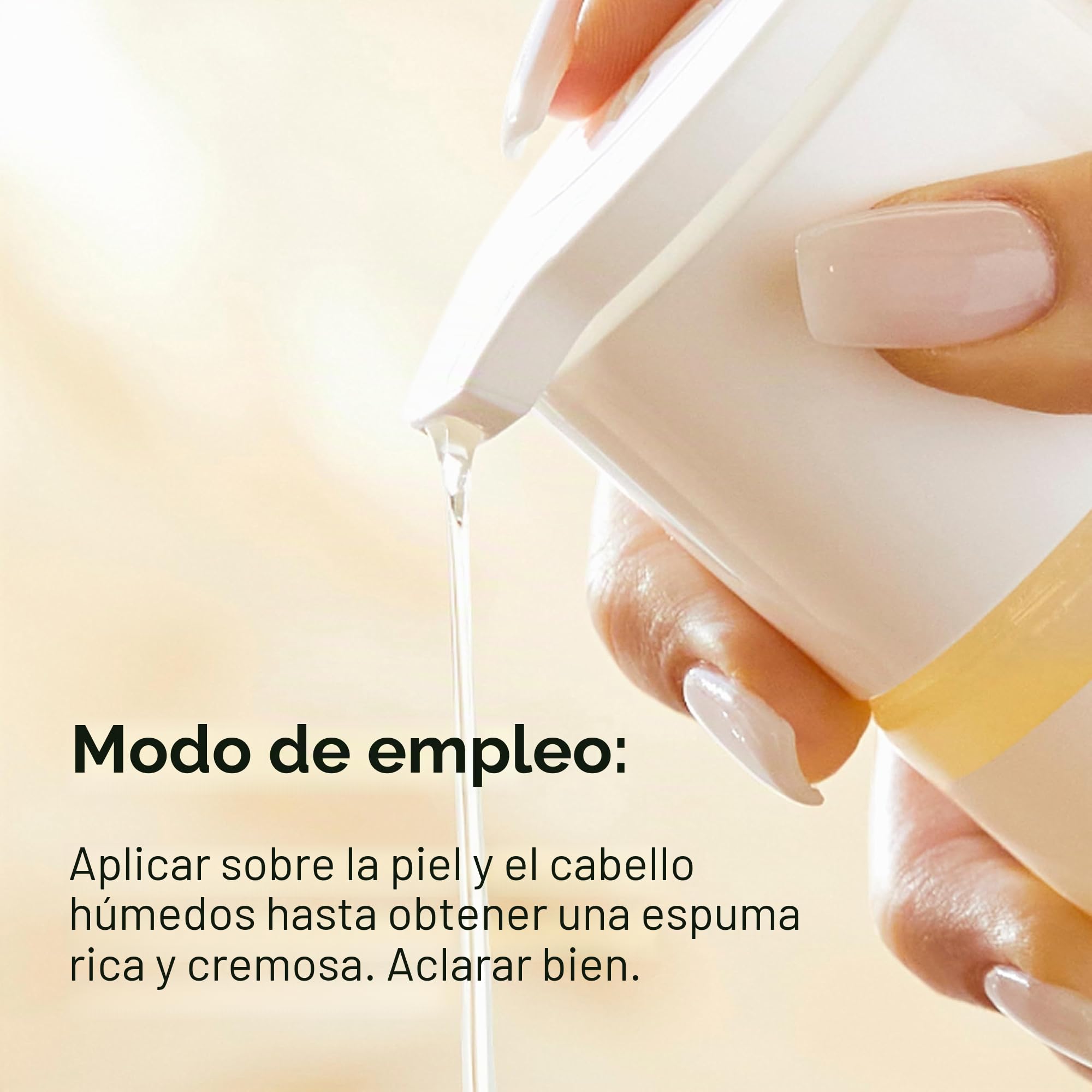 The Honest Company Champú limpiador 2 en 1 + gel de baño para piel sensible | Suave para el bebé | Derivado naturalmente, sin desgarros, hipoalergénico | Sin fragancia, 10 onzas líquidas