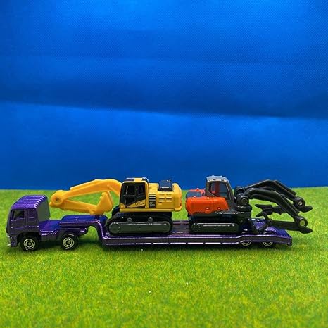 Amazon トミカ いすゞ ギガトレーラー 低床 重機回送車 Komatsu ユンボ セット ミニカー ダイキャストカー ホビー