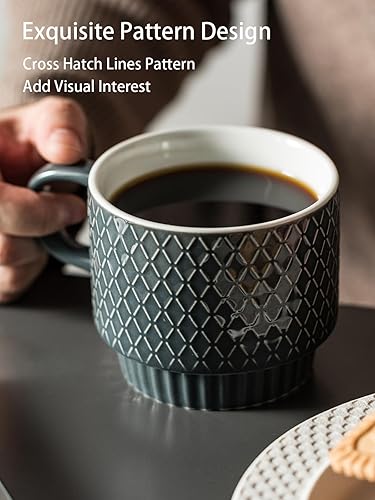 Miniatura 5 de Gomakren Juego de 4 tazas de café apilables de 13 onzas con soporte, taza de café de gres de Navidad con cuchara para café, leche, té, cacao, gris