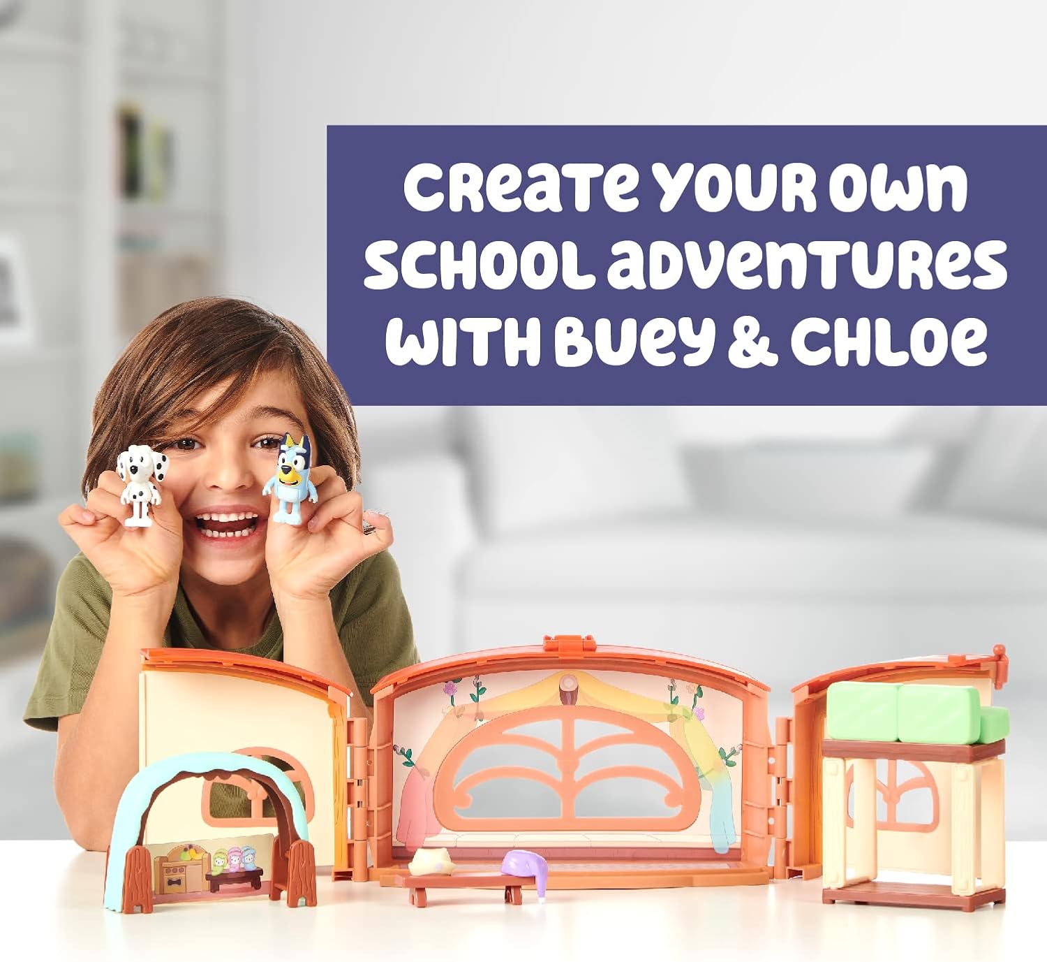 Bluey School Friends - Calypso's School Playset, 2.5-3" Chloe posable Figures & Playset