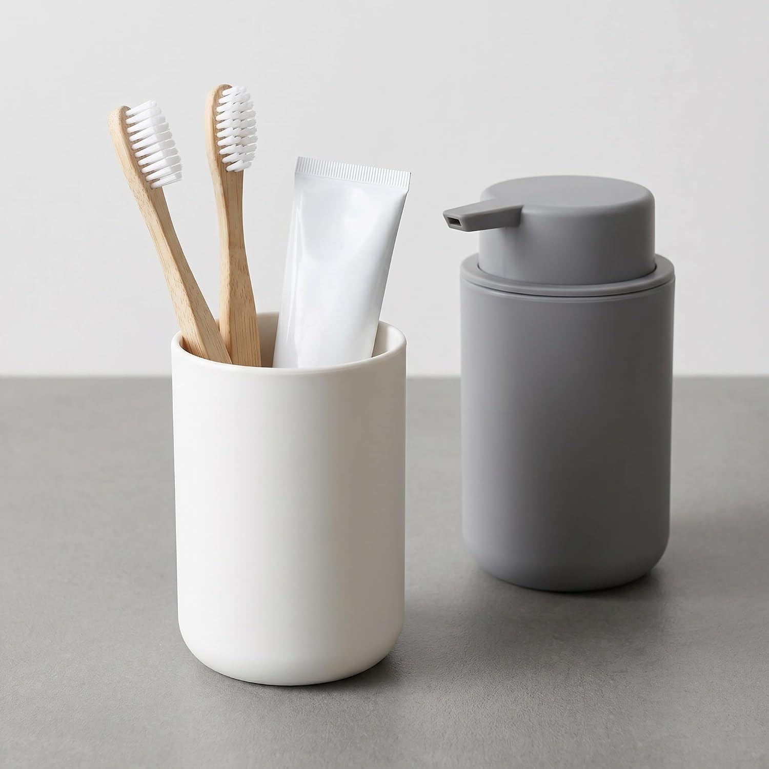 6pcs Plastic Bathroom Mouth Rinse Cup 10oz Reusable Toothbrush Cup for Bathroom Use, Portable and Easy to Clean Plastic Drinking Tumbler for Travel and Home