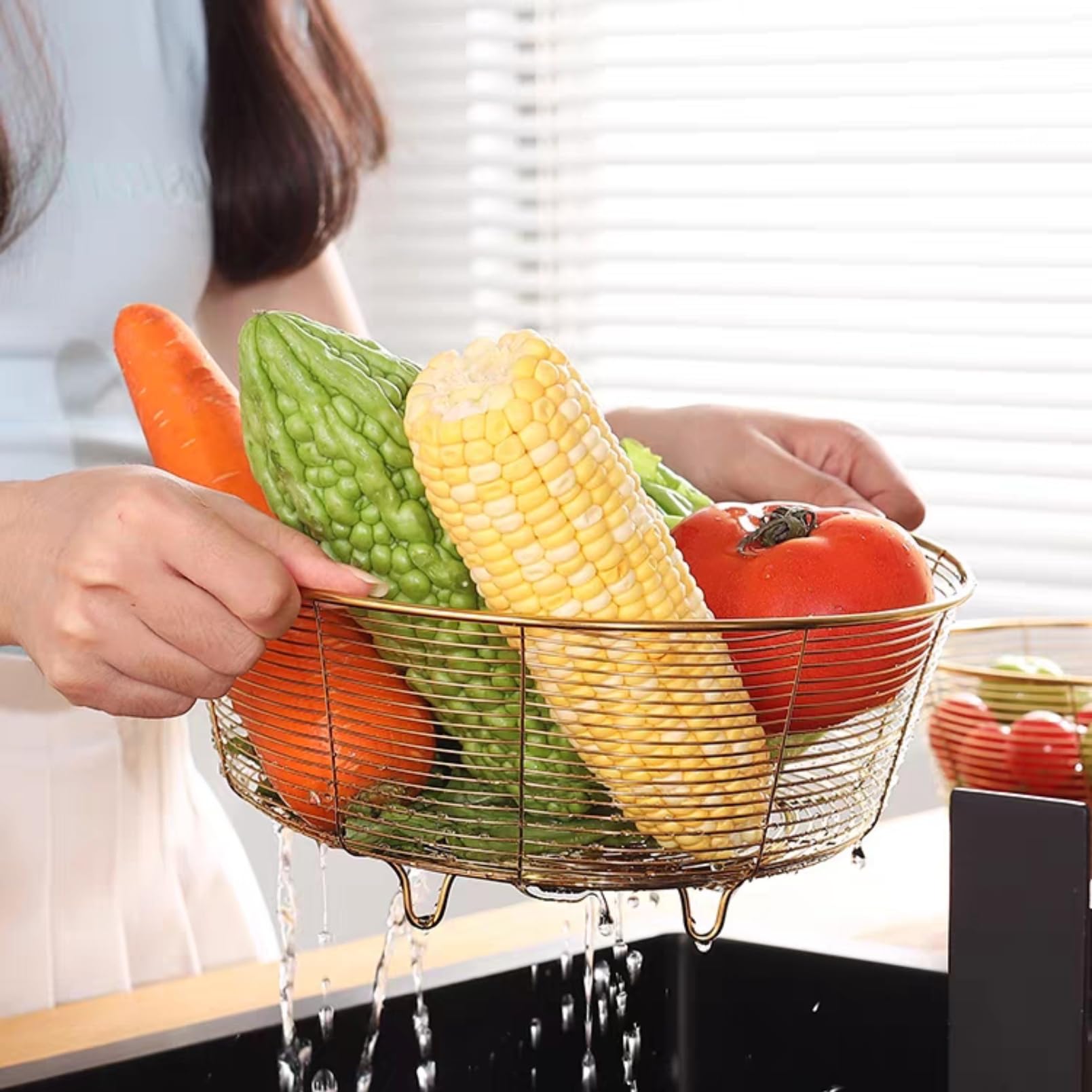 QANYEGN Stainless Steel Gold Colander, Fruit Flat Bottom Drainage Basket, Rose Gold Food Metal Strainer for Fruits and Vegetables