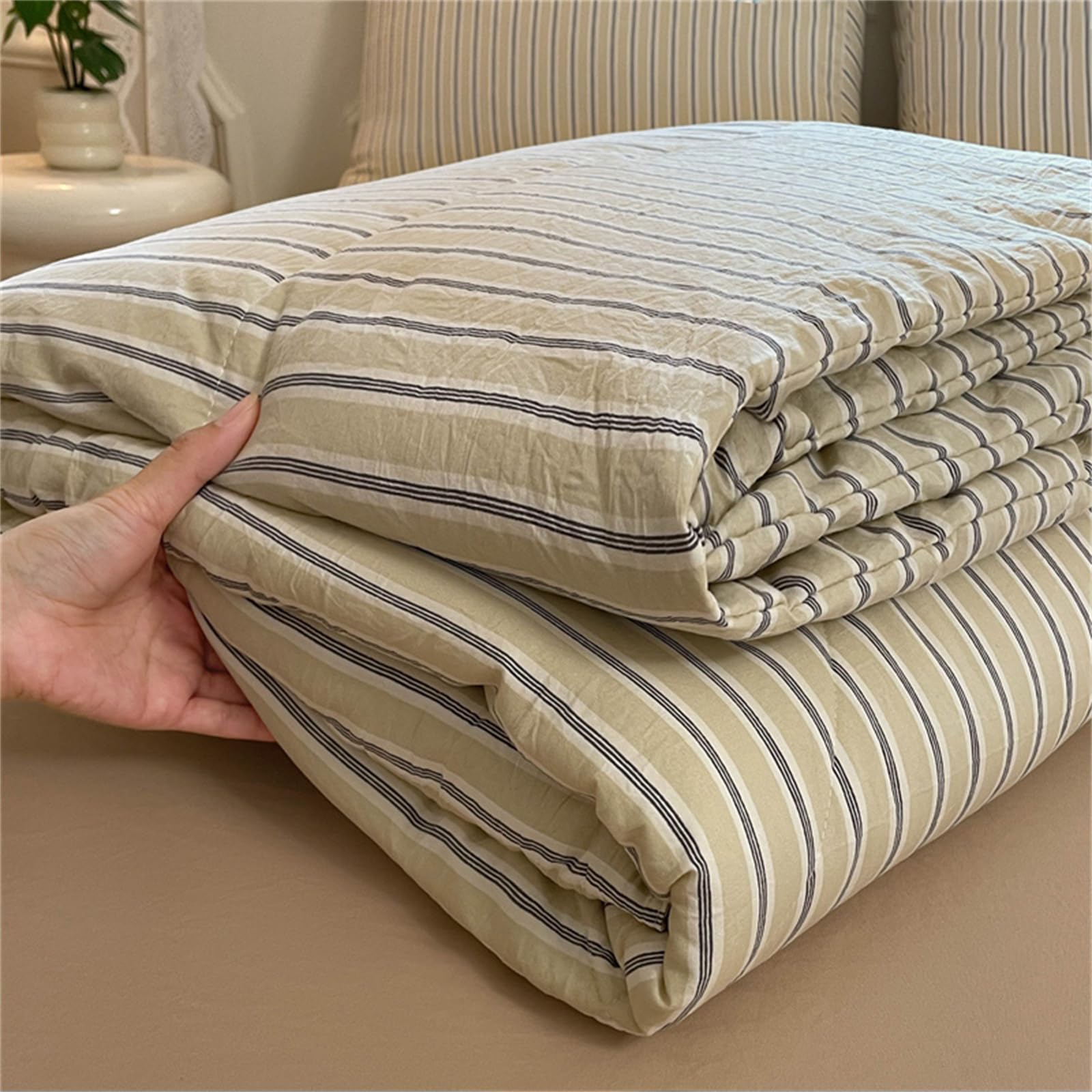 Odot Coverless Duvet 4.5 Tog for Single Double King Size, Summer Duvet No Cover Cosy and Lightweight Quilt Breathable Bedspreads Quilted Throw for Beds (Light yellow stripes,200 * 230cm)