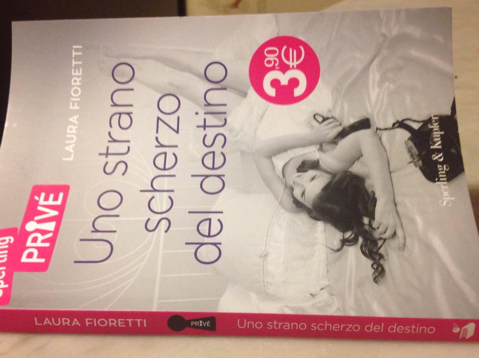 Uno strano scherzo del destino Fioretti, Laura Amazon.it Libri