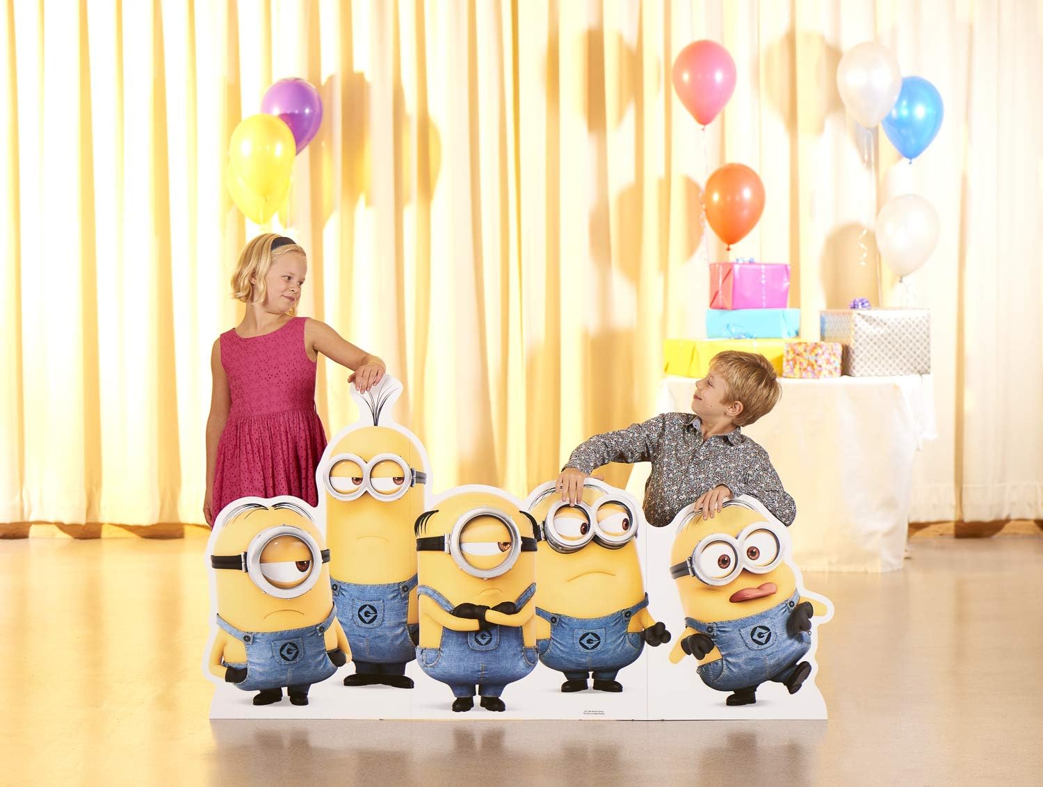 STAR CUTOUTS Despicable ME Minions Group Pose Mischievous Life Size Cardboard Cut Out, Multi-Colour,92 x 170 x 92 cm