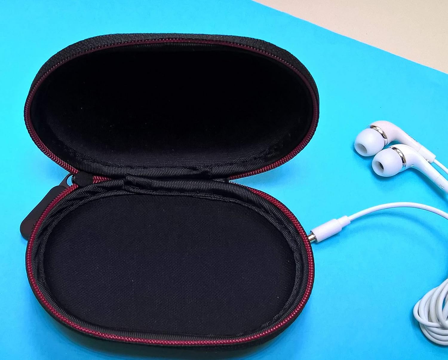 Black Zipper Earphones Carrying Case for Beats Monster by Dr.Dre , Power Beats 2, Power Beats Wireless, Tour , Heart Beats by La