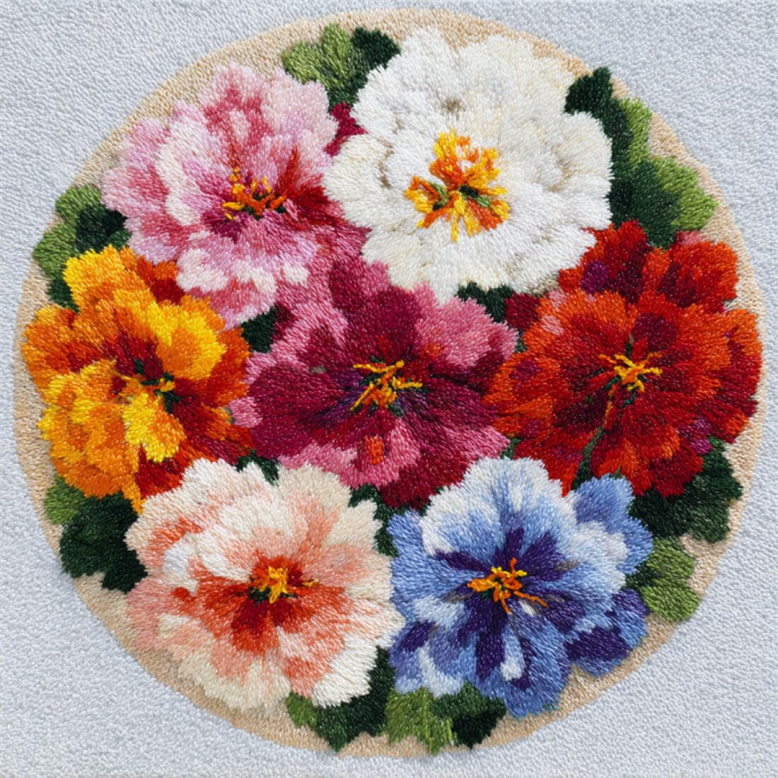 Rqwybcaxn DIY Latch Hook Rug Kit for Beginners Crochet Starter Kit Colorful Flowers 60x60cm Round Tapestry with Crochet Hook Bedroom Craft Gift