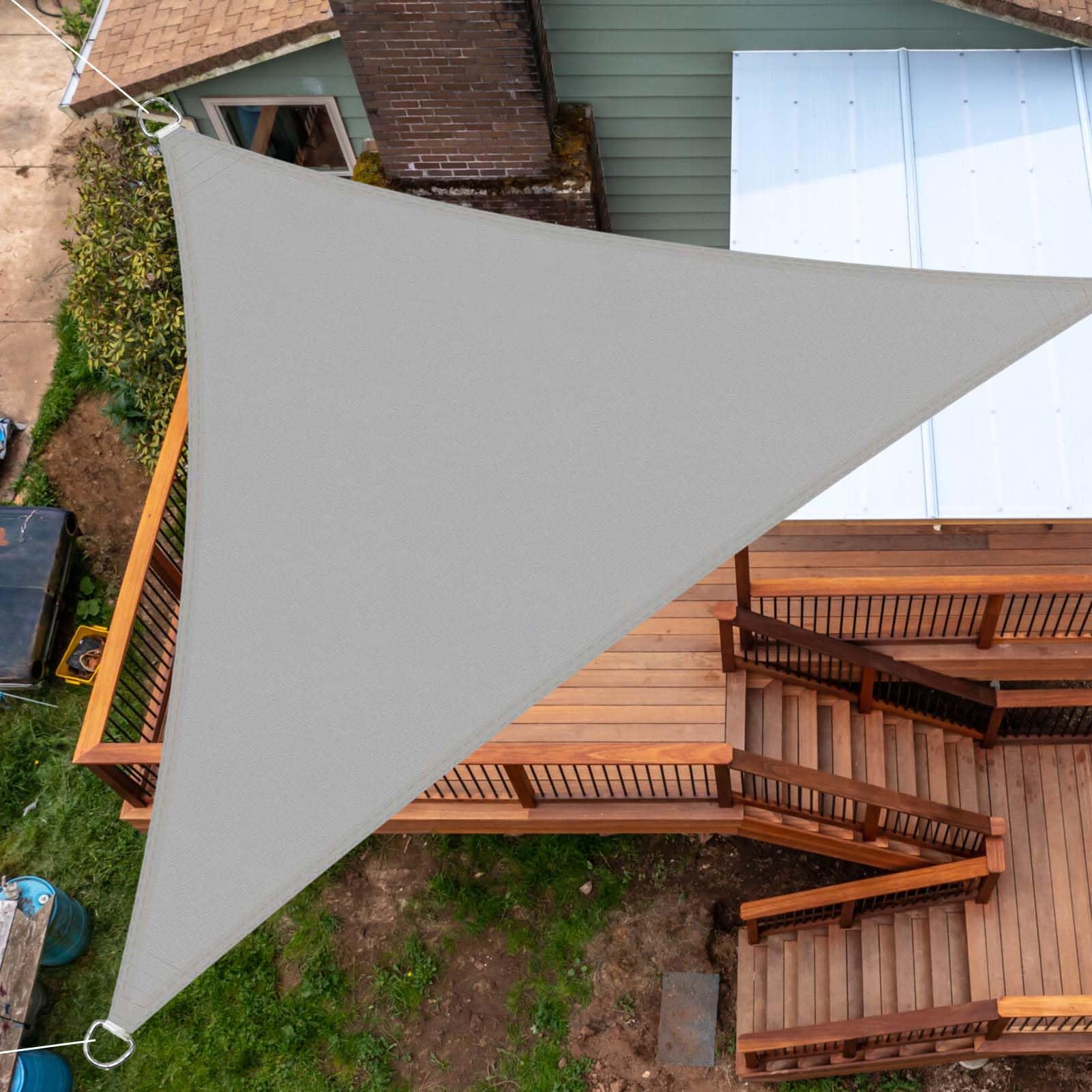 Voile d'ombrage triangulaire 5x5x5m robuste et imperméable pour terrasse chic