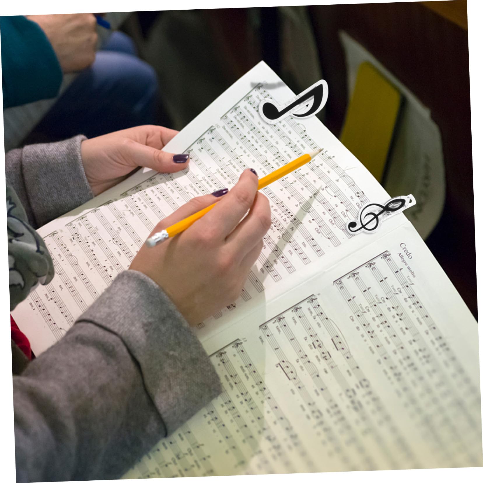 BESTonZON 20 Stück Notenklammern aus Abs Kleine Musik Seitenhalter Stabile Notenbuch Clips für Klaviernoten und Musikinstrumentenzubehör
