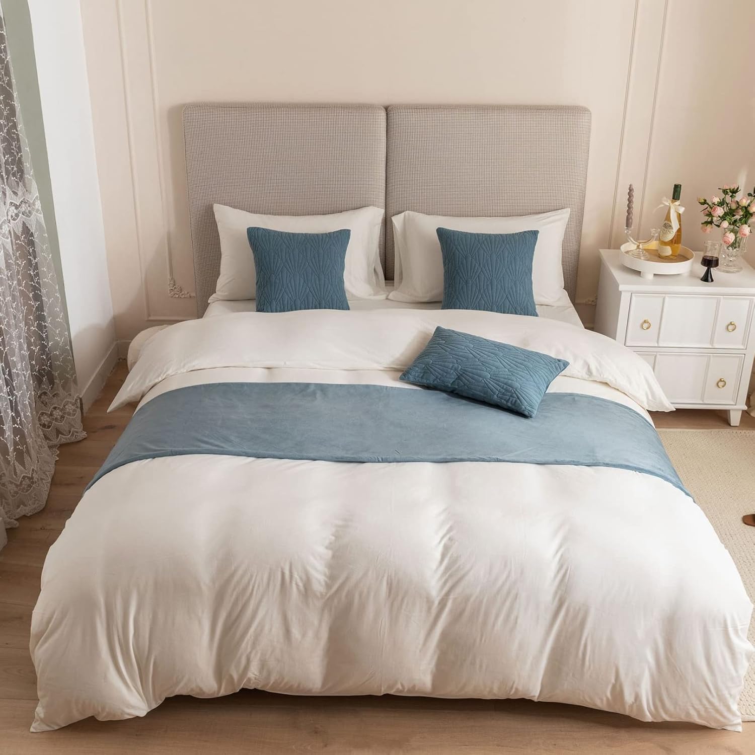 Grey Velvet Bed Scarf Throw Shell Pattern Bed Runner Towel Double Sided Bedspread Blankets Bedding Cover Decorative Protection for Hotel Bedroom, 45 x 180cm