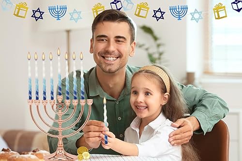 Miniatura 4 de The Dreidel Company 45 velas de menorá de Hanukkah en espiral trenzado de lujo, color azul y blanco, para las 8 noches de tiempo de combustión