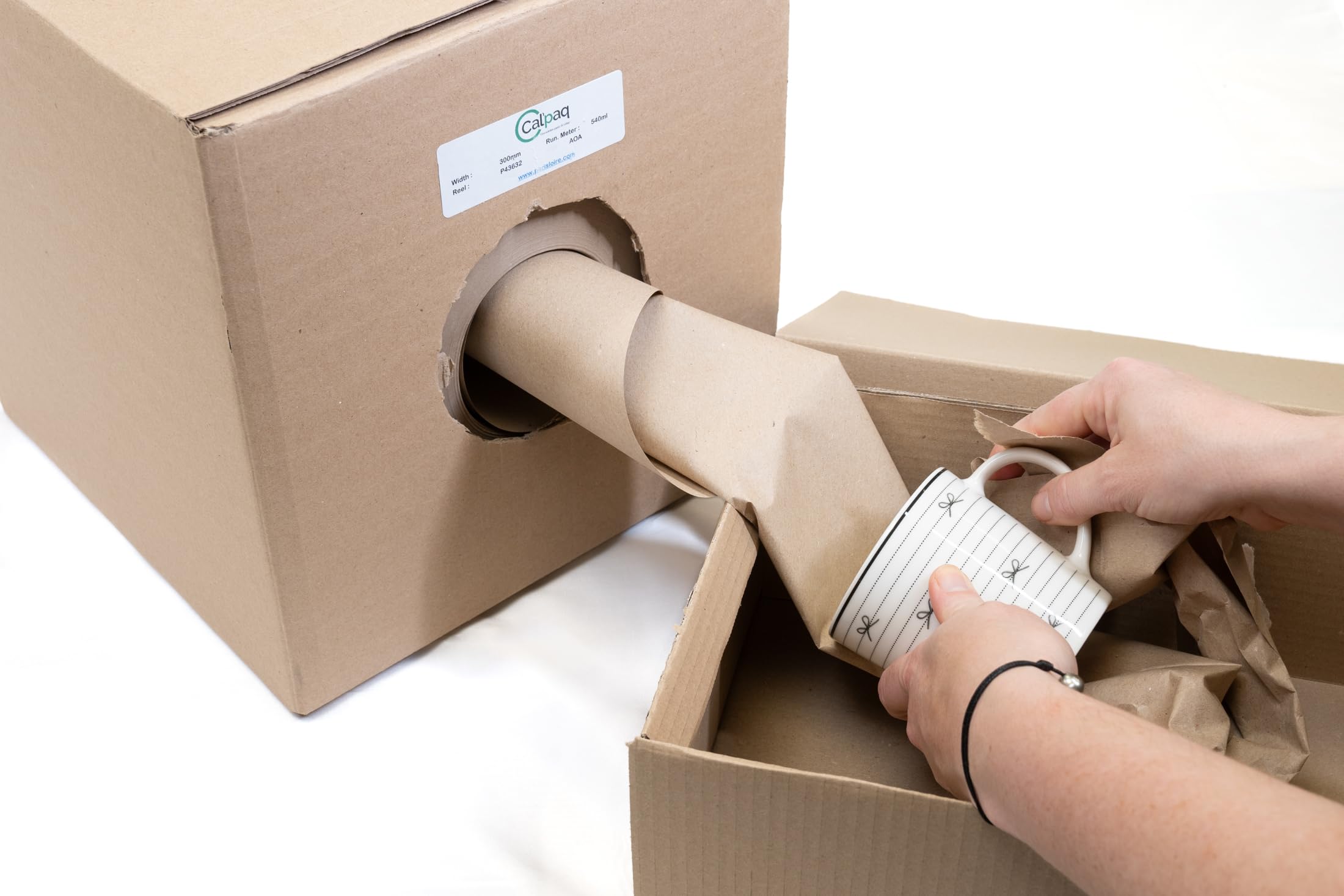 Cal'paq - Rouleau de papier Kraft brun froissé à dévidage central, pour bourrage et calage. 30 cm x 400 mètres. Livré avec son distributeur individuel en carton.
