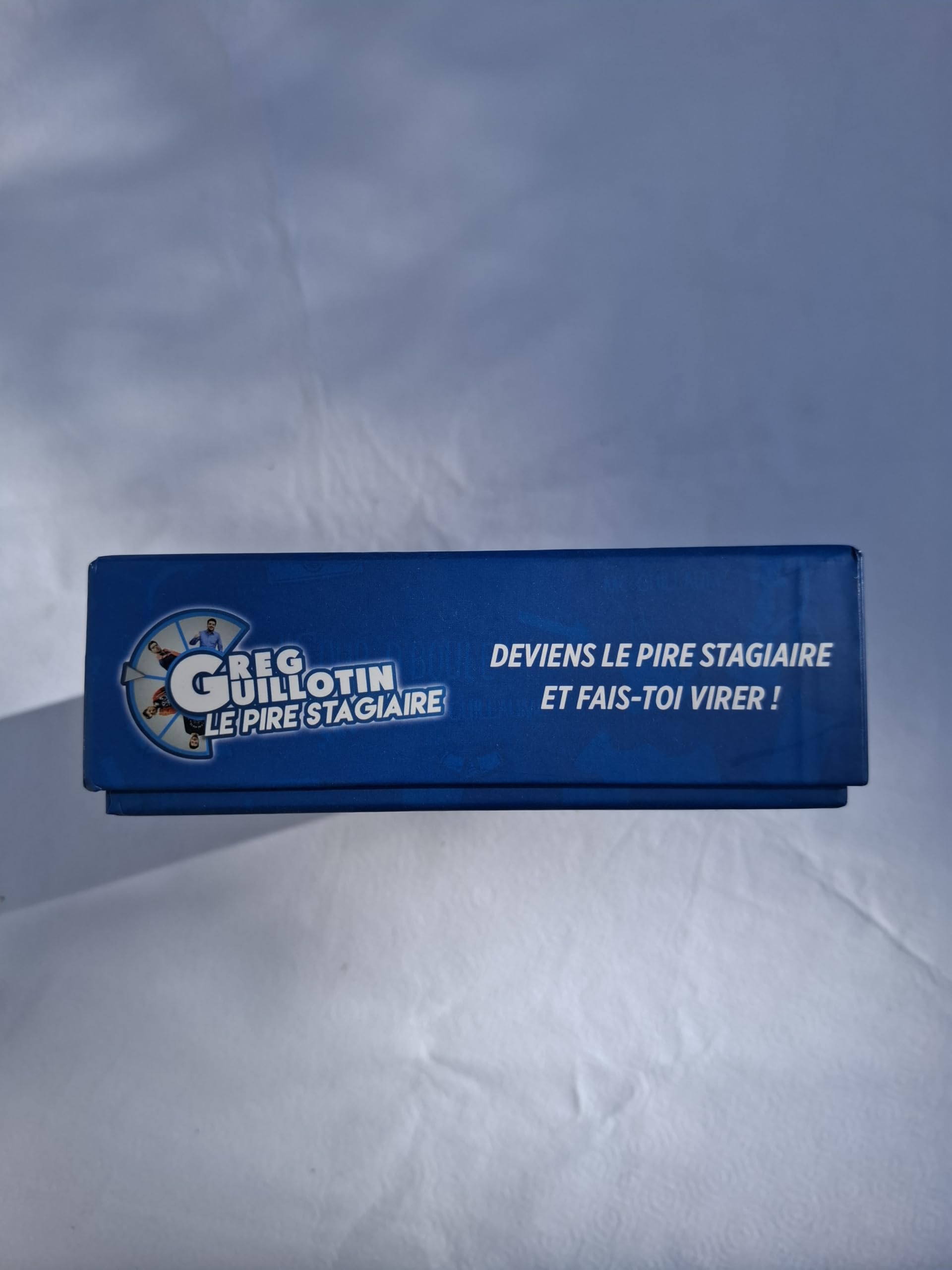 Topi Games | Il peggior tirocinante | Gioco da tavolo per adolescenti creato da Greg Guillotin | 45-60 min | 2-6 giocatori | 342 carte + 6 pedine + 1 vassoio | Gioco tra amici | Idea regalo per