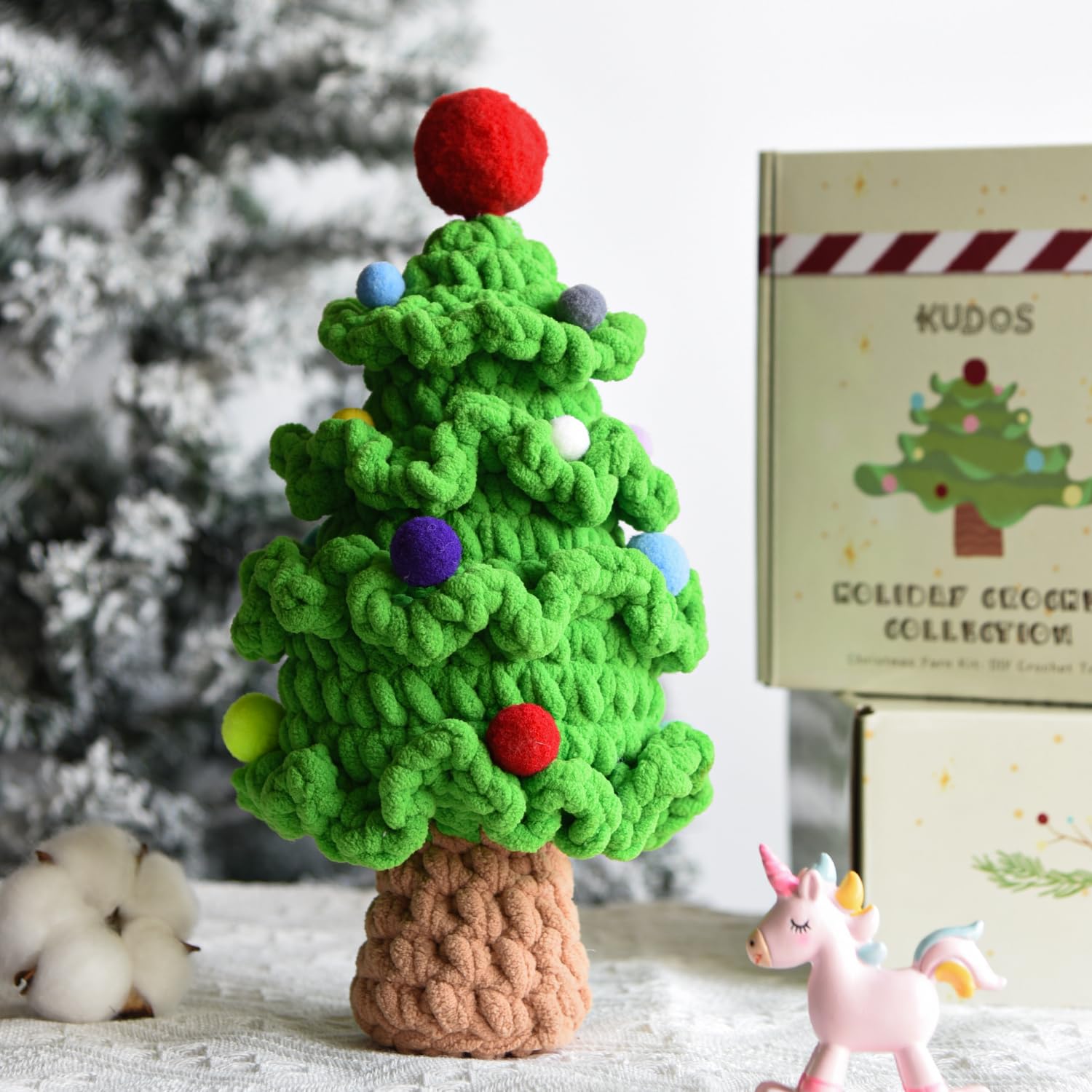 KUDOS Kit de ganchillo con todos los materiales, juego de ganchillo de árbol de Navidad para principiantes, kit de manualidades navideñas con hilo, gancho, cuentas e instrucciones (idioma español no