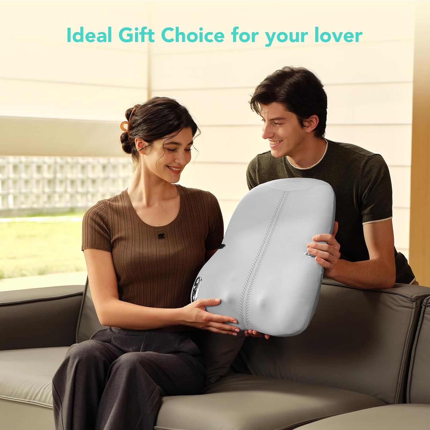 SKG TS700 package contents including massager, box, cable, and manual