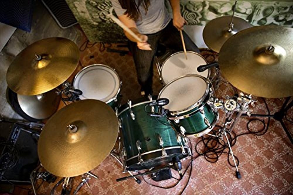 Shure PGA58 Dynamic Microphone - Handheld Mic for Vocals with Cardioid Pick-up Pattern, Discrete On/Off Switch, Stand Adapter and Zipper Pouch, No Cable (PGA58-LC)