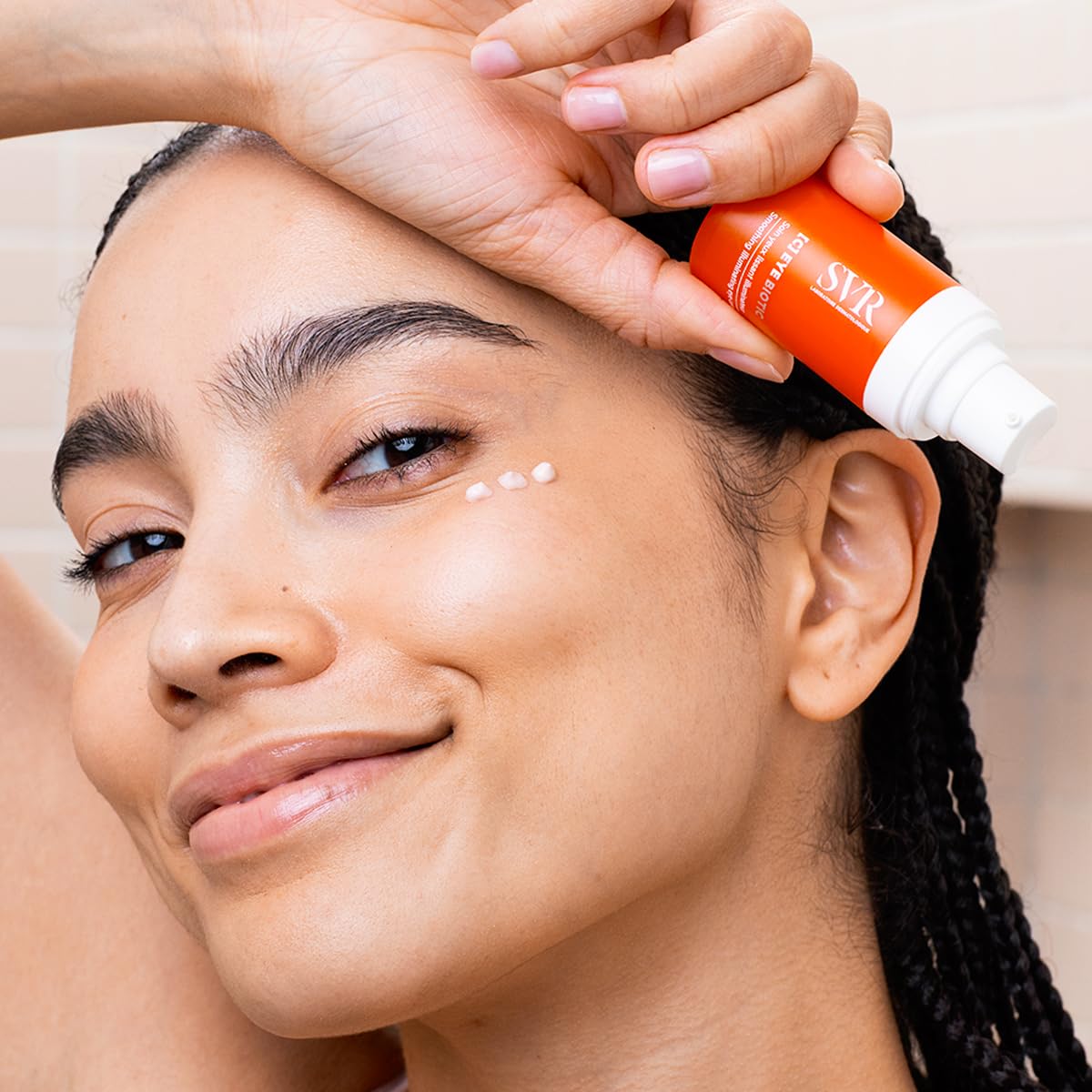 SVR – [C] Biótico ocular – Cuidado aclarador y suavizante – Corrige ojeras, pigmentación y círculos vasculares, suaviza líneas finas y arrugas – Para piel sensible – Vitamina C 5%, Péptidos – 15 ml