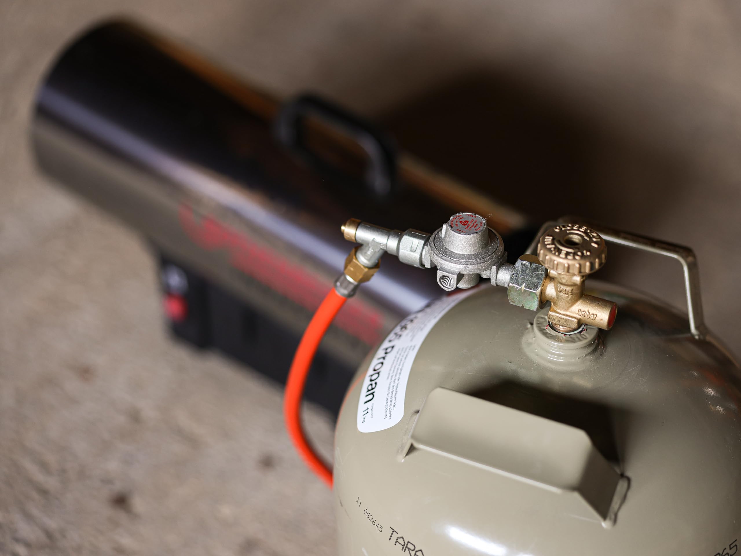 Rothenberger Industrial Set Gasdruckregler 1,5 bar mit 2,5 m Propangasschlauch | 12 kg/h | für Propangasflaschen **mit Schlauchbruchsicherung** | Abgangsgewinde 3/8" | Messing-Bauteile