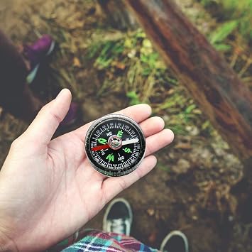 High Precisions Horizontal Bubble Compasses Portable Circular Compasses Outdoor Travel Navigation Measuring Tool Plastic Bubble Level Compass with Direction Indicator