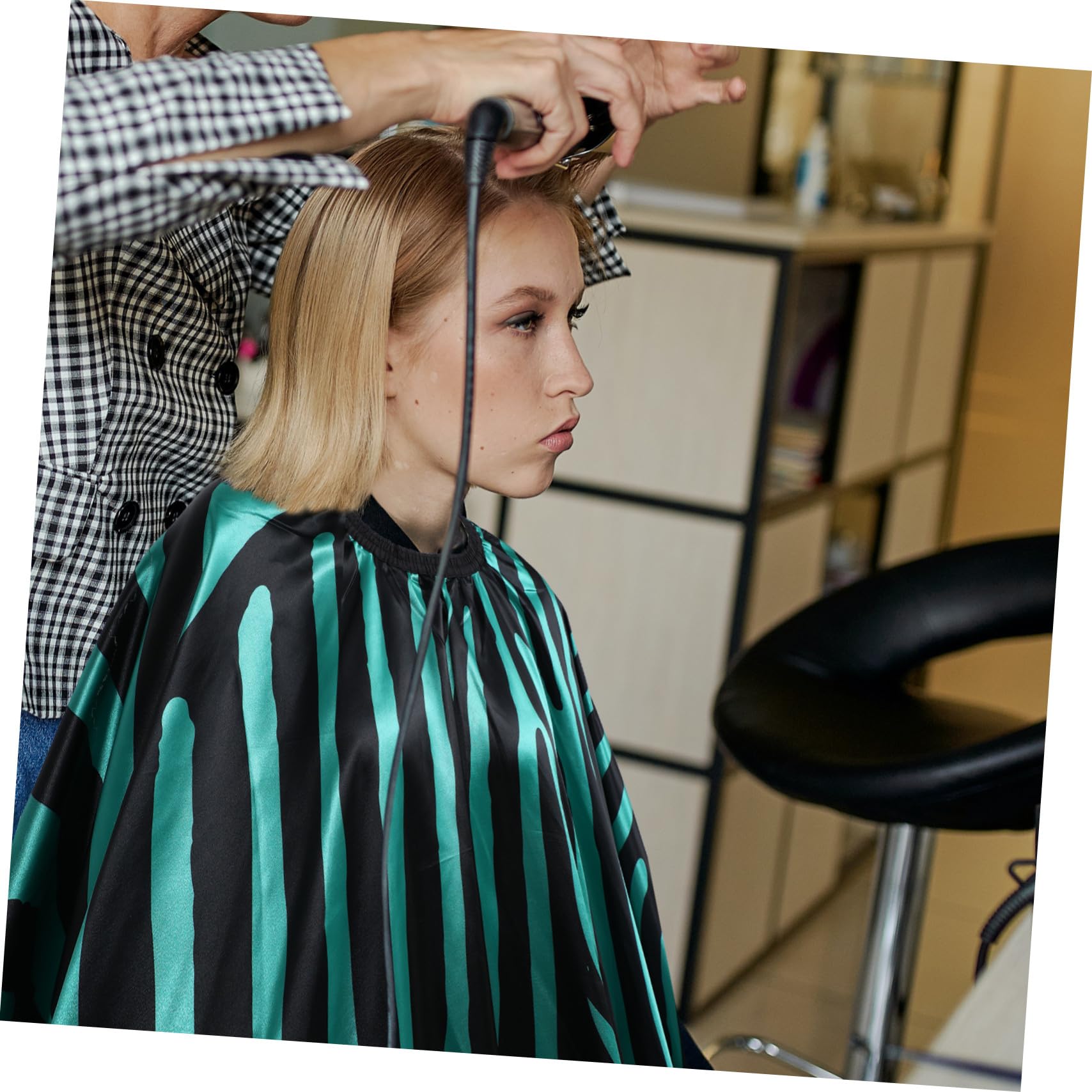Capa de Corte para Peluquería Profesional de Pelo de Satén Verde, Amplia y Transpirable que Mantiene la Ropa Seca y Limpia