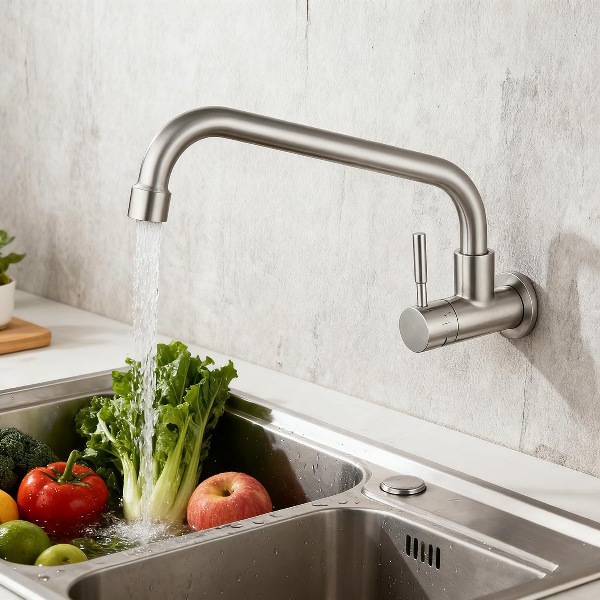 Robinet d'eau froide rotatif mural moderne en acier inoxydable pour cuisine bar évier