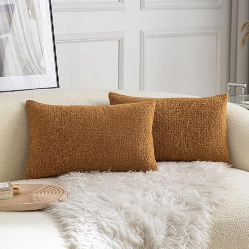 Rythome Fundas de almohada Ochre cómodas con textura similar a un peluche para cama y sofá, 18 x 18 pulgadas, paquete de 2
