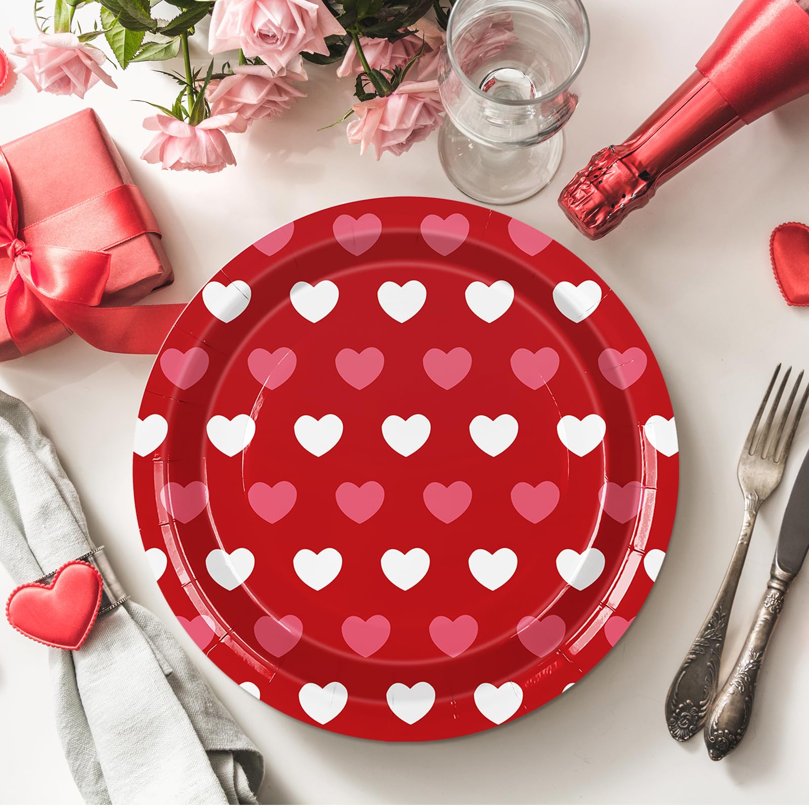 JarThenaAMCS Juego de 50 platos de papel desechables para el día de San Valentín, de 7 y 9 pulgadas, color rojo y blanco, para boda, aniversario, fiesta, suministros de mesa