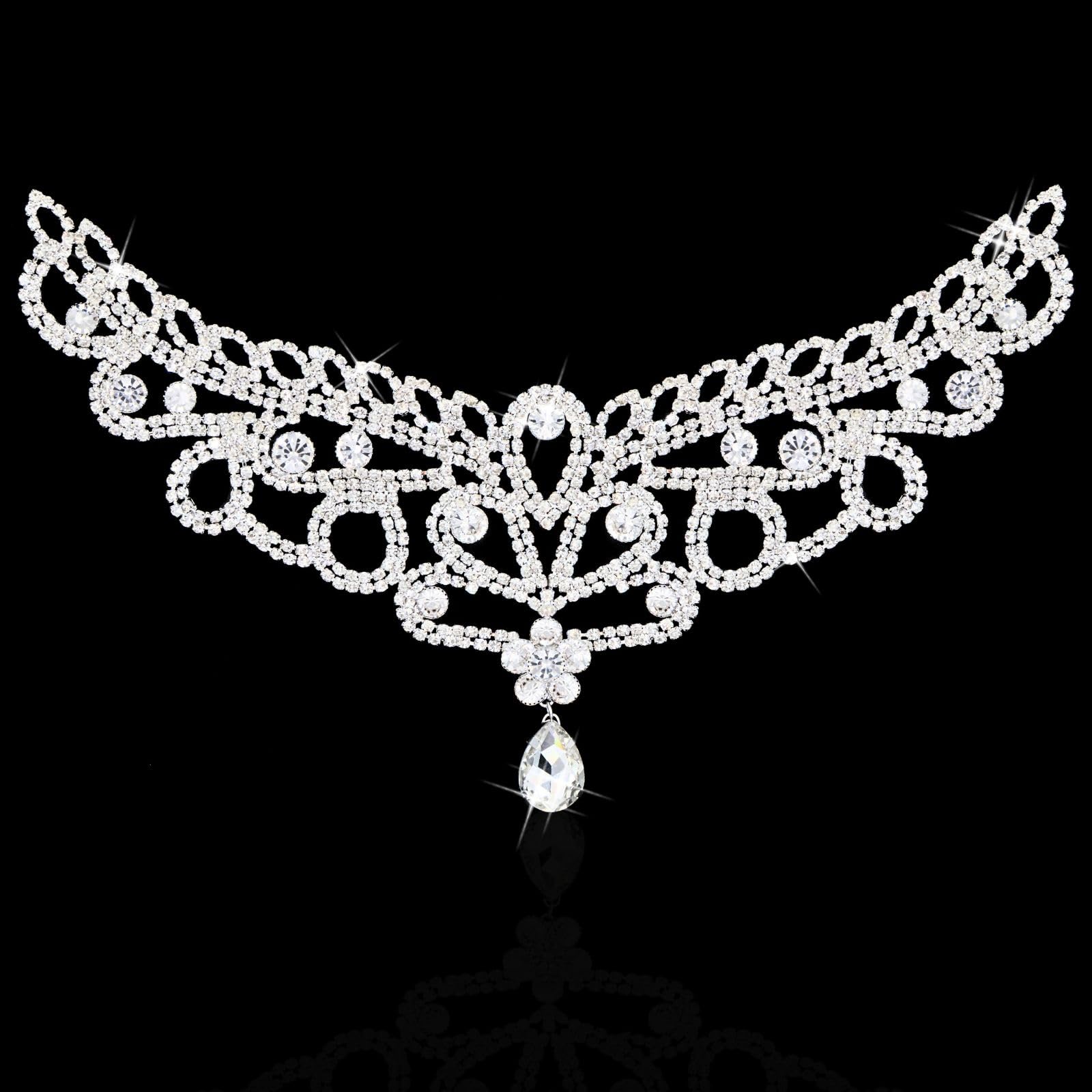 Appliques en strass pour réparer un col usé ou customiser des vêtements ternes
