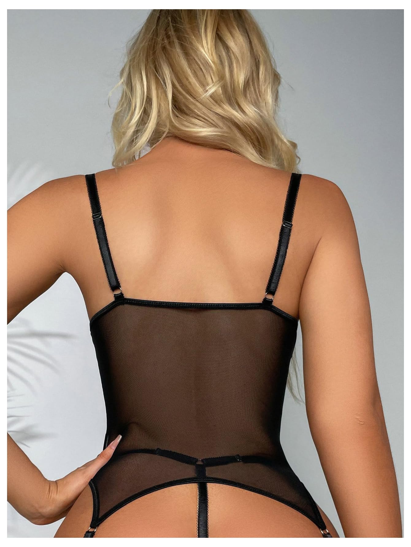 WDIRARA Women's Sexy Lingerie Set Floral Lace Garter Bustier Lingerie Set with 1Pair Fishnet Stocking