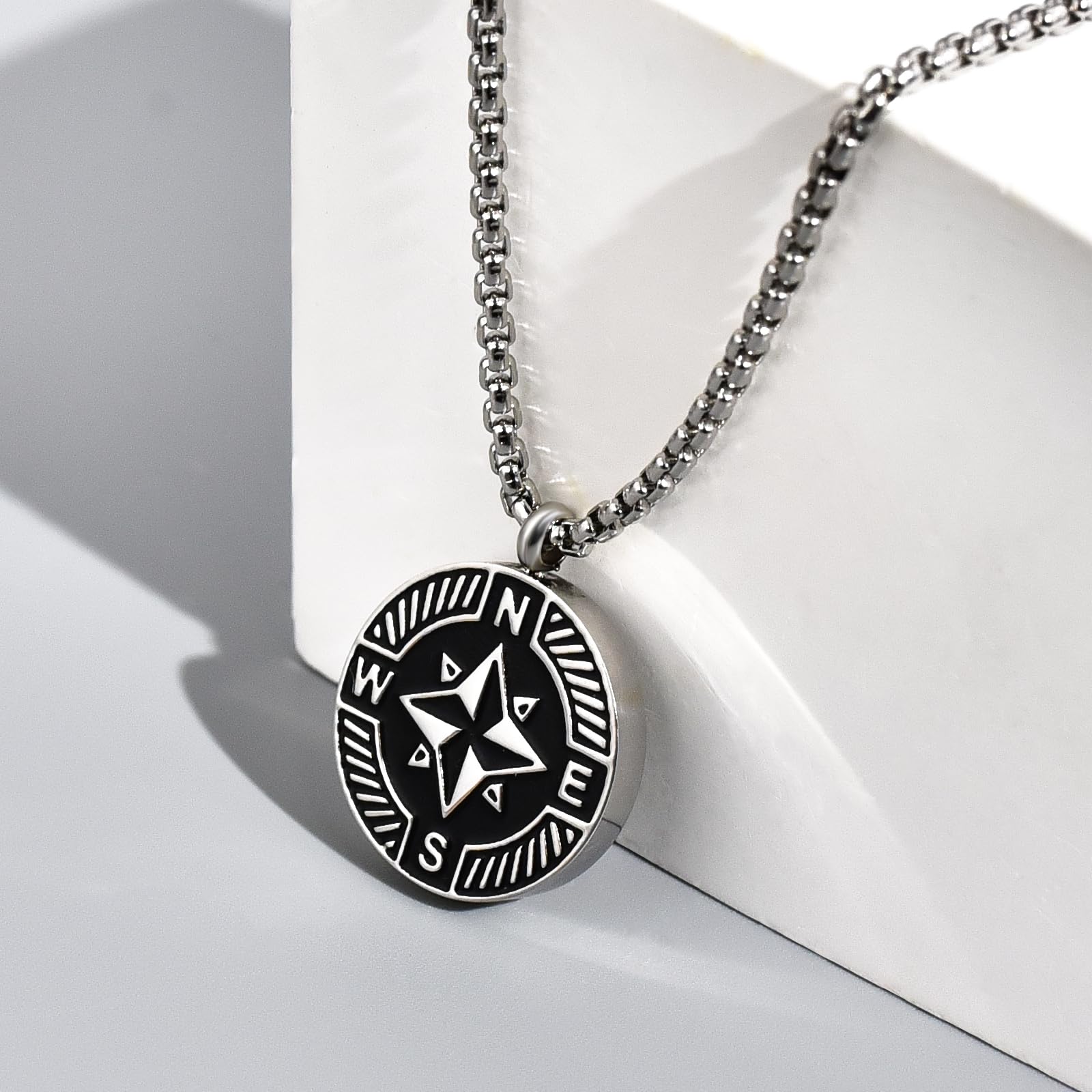 YELUWA Collar de acero inoxidable forjado con brújula para hombre, negro y plata