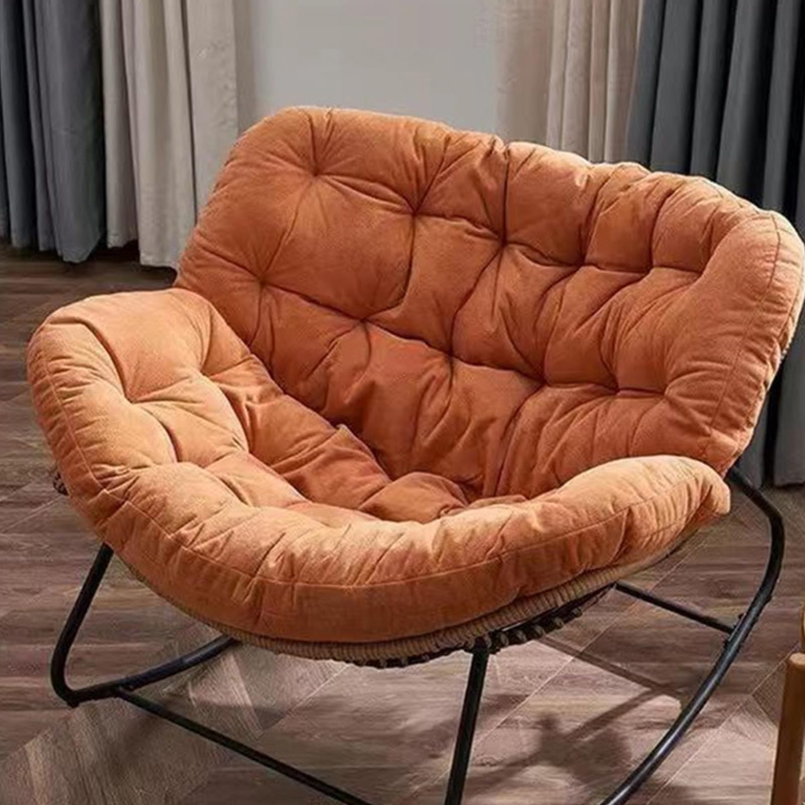 Chaise à bascule surdimensionnée orange pour vos moments de détente au jardin