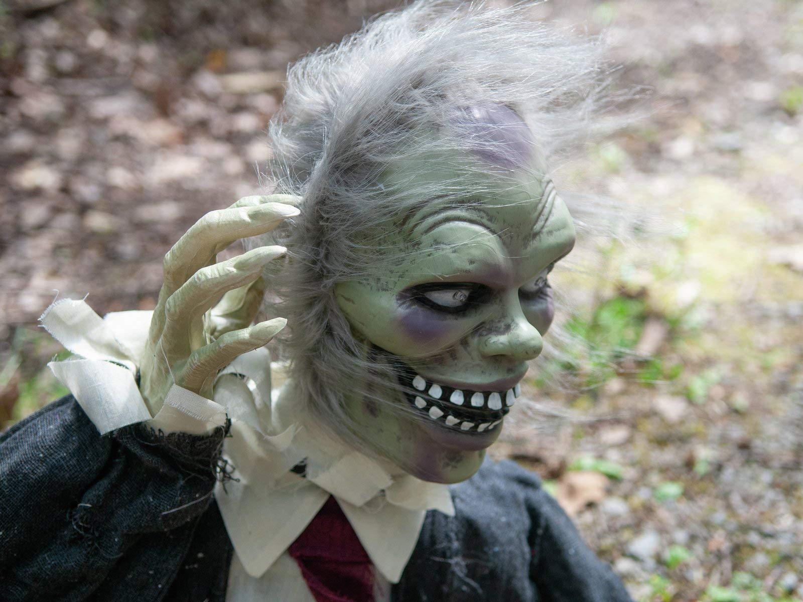 EUROPALMS Halloween Zombie Theo, 67cm | Animierter Zombie-Oberkörper mit Licht-, Sound-, und Bewegungseffekten