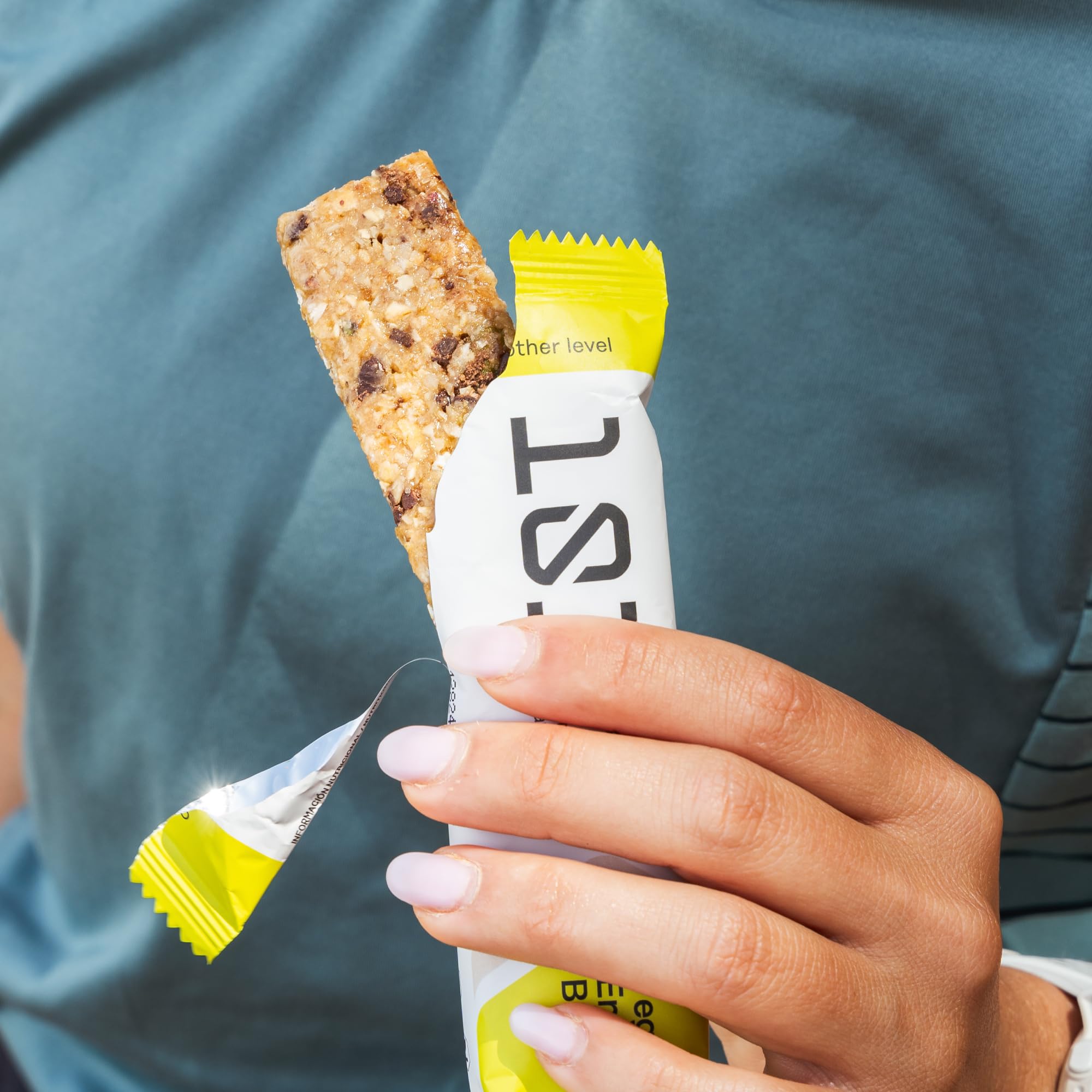 101 Other Level Barritas Energeticas Pack 30 x 51 g - Sabor Pistacho y Chocolate Negro - 28% Copos de Avena, Arroz Extrusionado y MCT C8, SIN GLUTEN - VEGAN PROTEIN - Barritas Energeticas Ciclismo