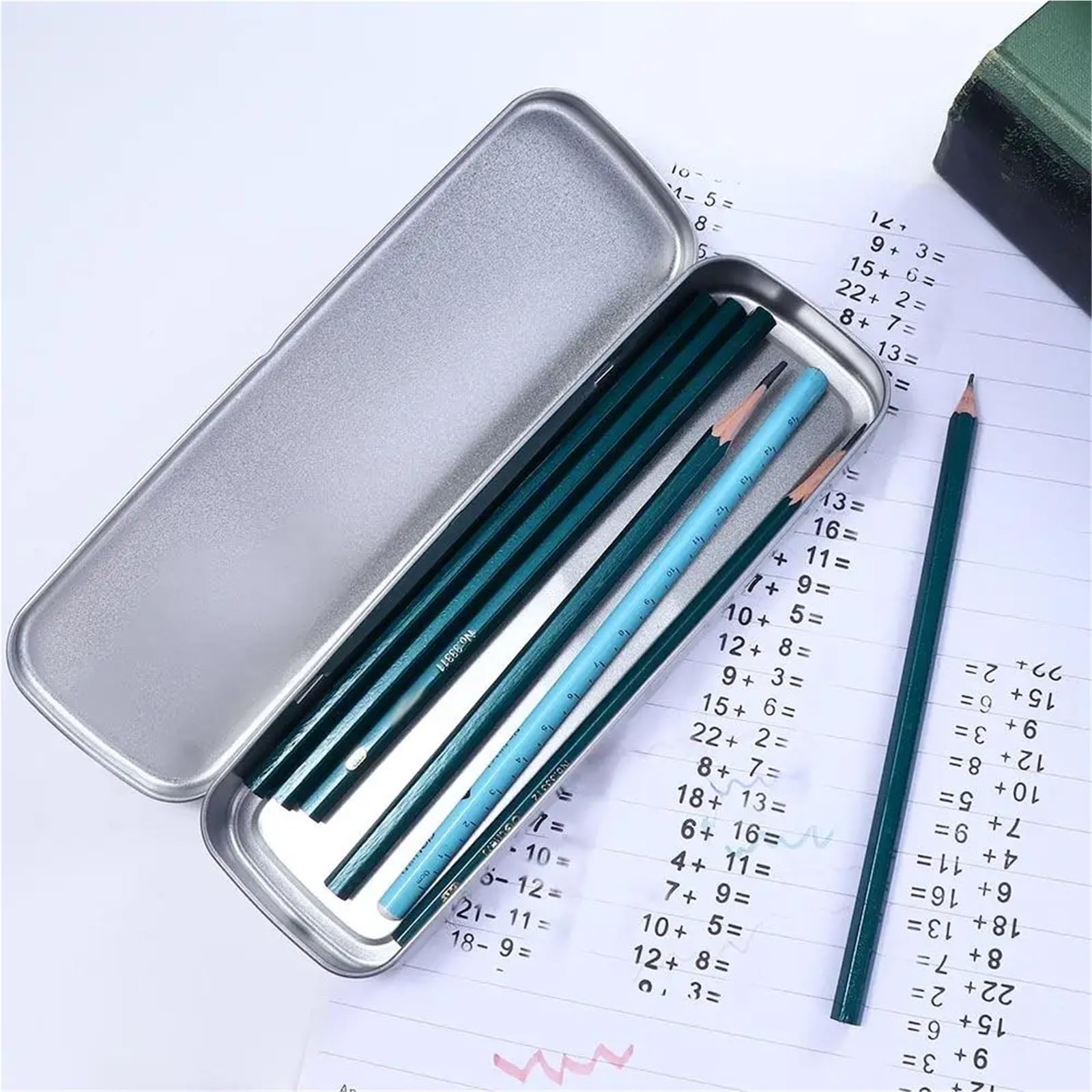 Étui à Crayons en métal